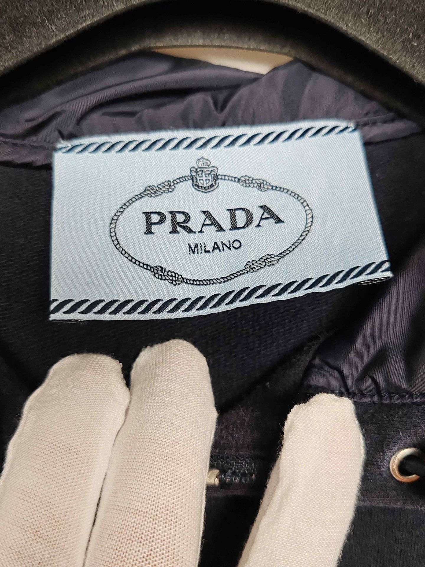 Prada Prada Logo Patch Hoodie Size XS Size XS / US 0-2 / IT 36-38 - 4 Thumbnail