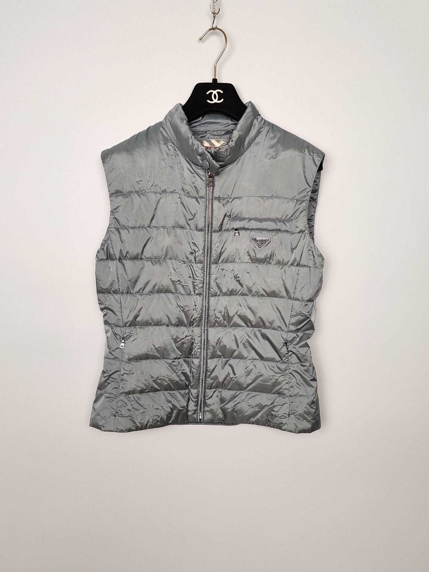 Prada Prada Logo Patch Puffer Vest Gray Size 42 Size M / US 6-8 / IT 42-44 - 2 Thumbnail