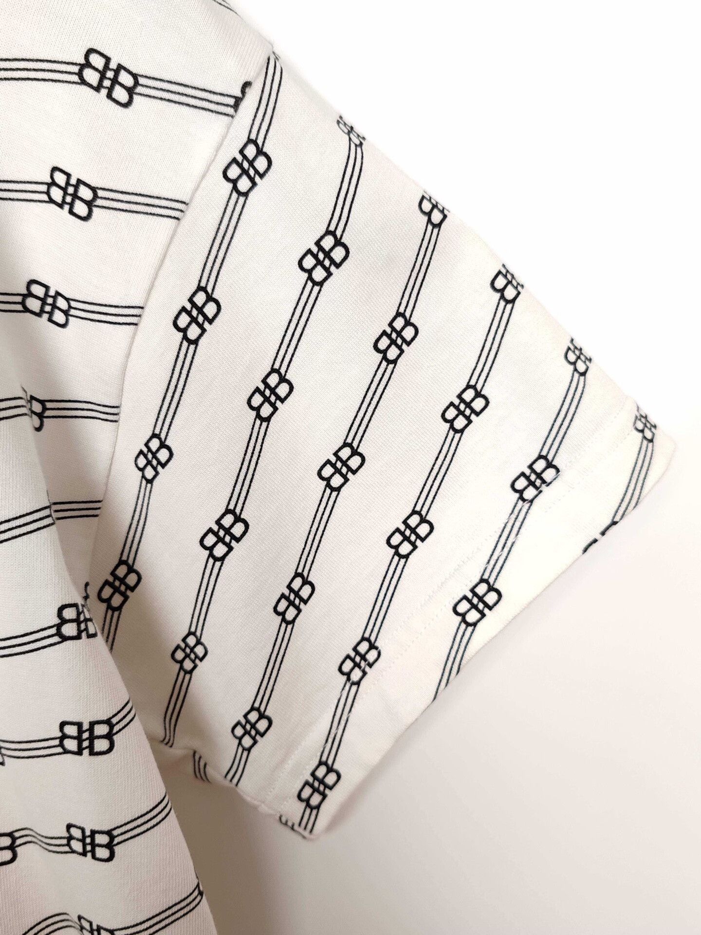 Balenciaga Balenciaga Monogram Print T-Shirt Size S Size US S / EU 44-46 / 1 - 5 Thumbnail