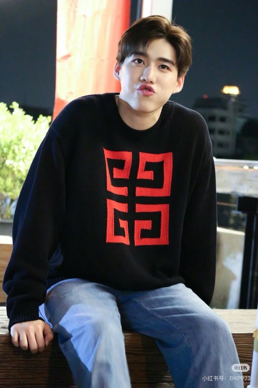 Givenchy Givenchy Logo Knit Sweater Black Size XS Size US XS / EU 42 / 0 - 8 Thumbnail