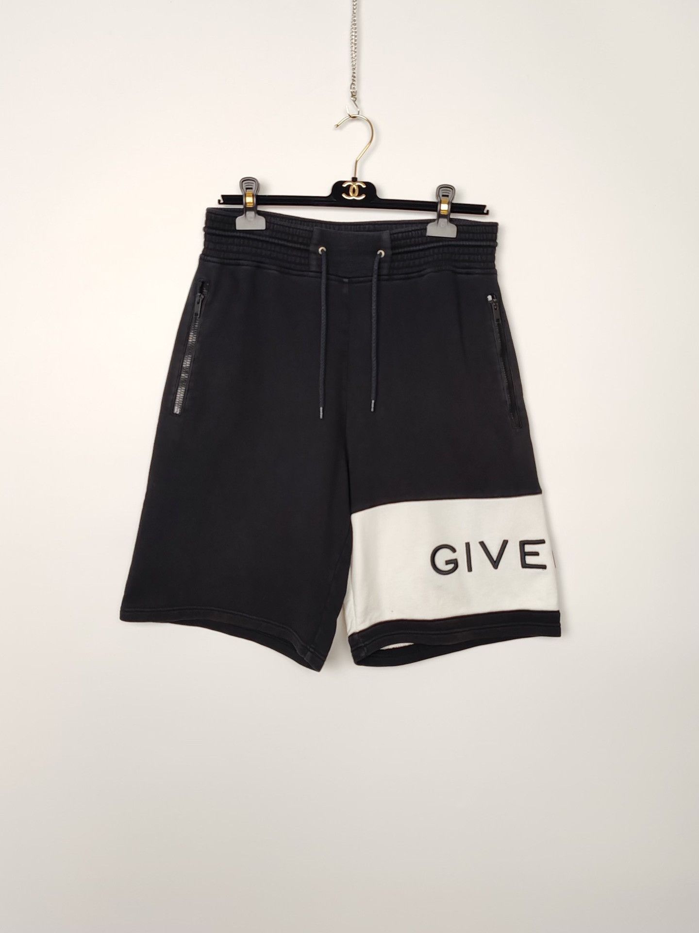 Givenchy Givenchy Logo Embroidered Shorts Size S Size US 30 / EU 46 - 2 Thumbnail