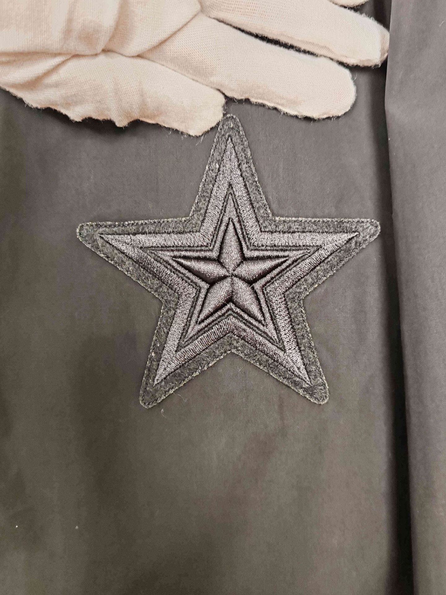 Givenchy Givenchy Star Embroidered Shirt Size M Size US M / EU 48-50 / 2 - 5 Thumbnail