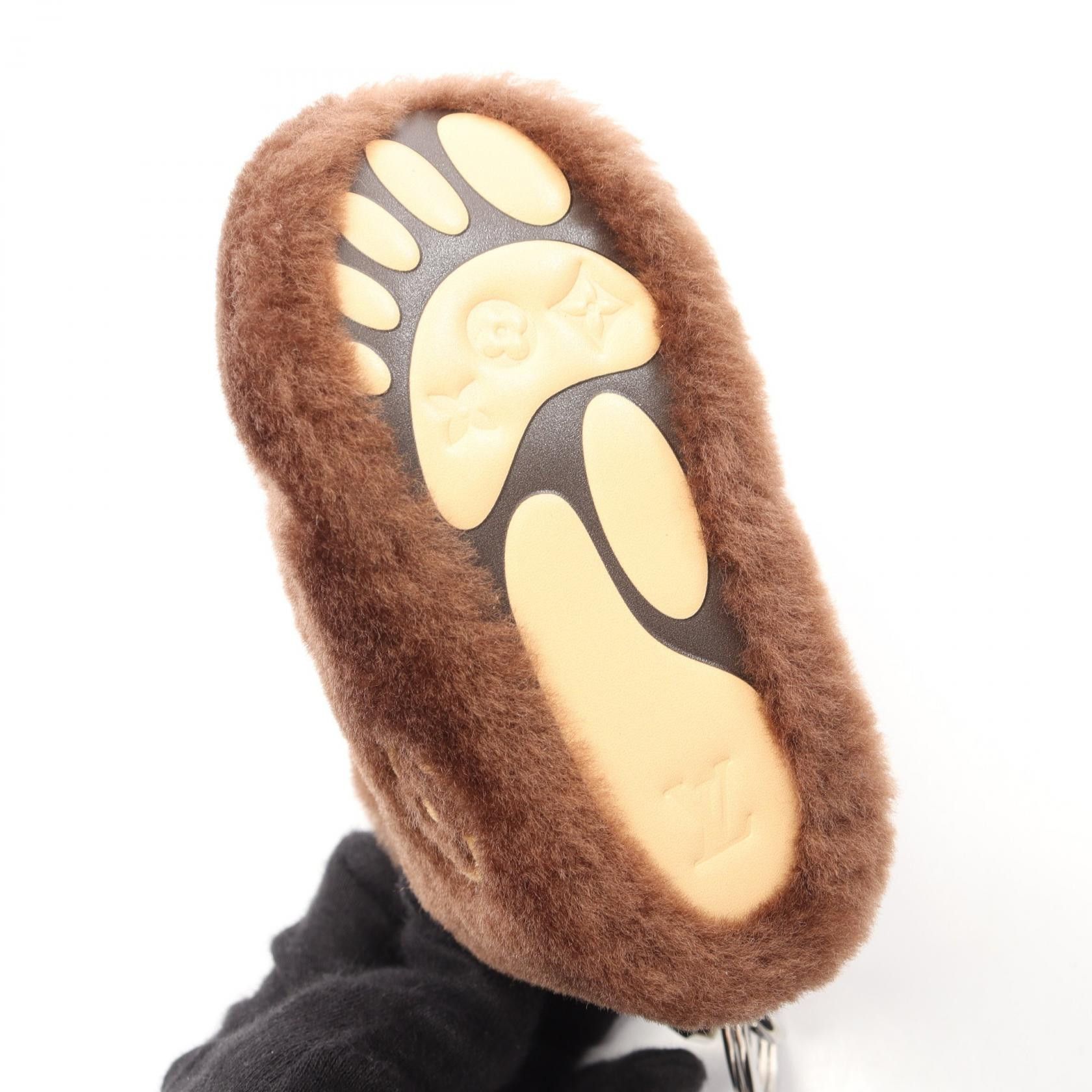 Louis Vuitton Louis Vuitton Louis Vuitton Footprint Monogram Fur Key Holder Leather Key Chain M01690 DUTY FREE for USA Size ONE SIZE - 6 Thumbnail