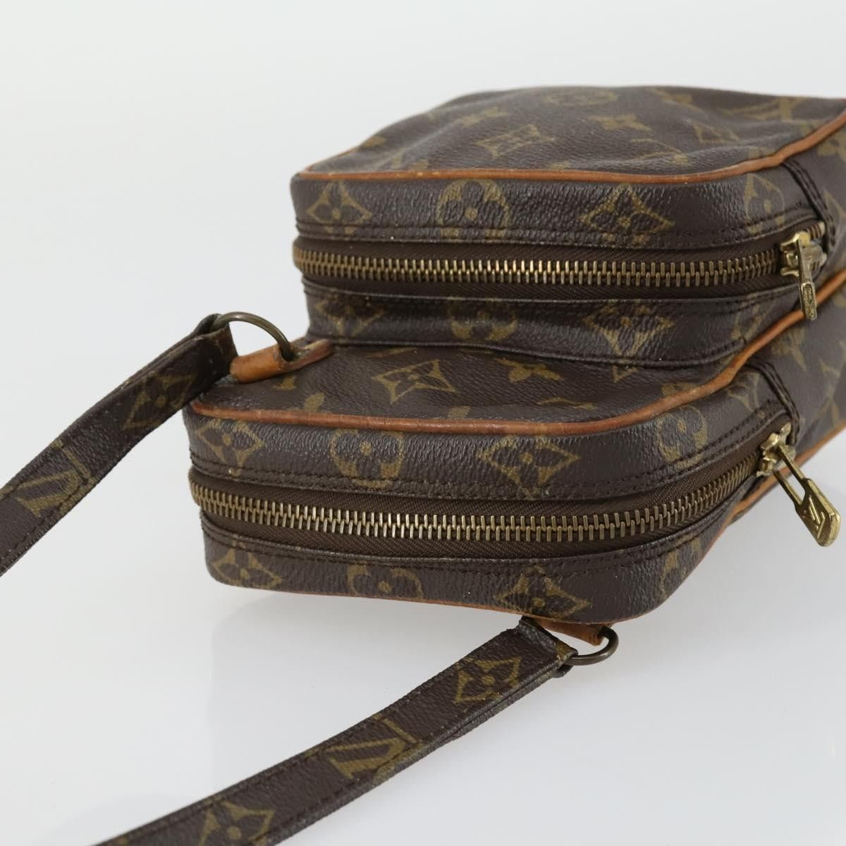 Louis Vuitton Louis Vuitton Amazone Bag Monogram Canvas Size ONE SIZE - 16 Thumbnail