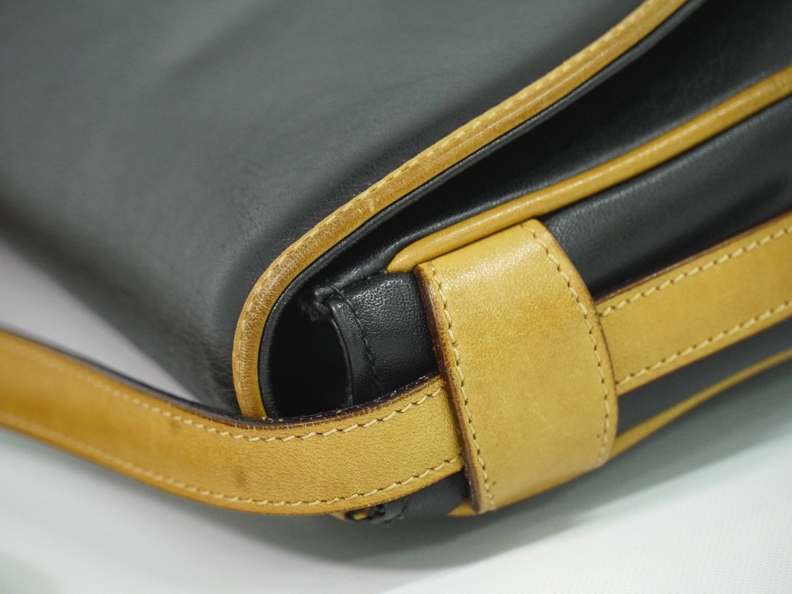 Celine Celine Vintage Shoulder Bag Leather Size ONE SIZE - 8 Thumbnail