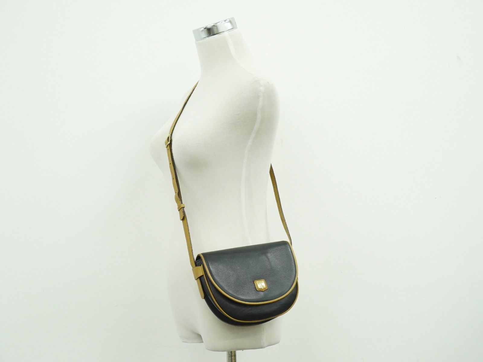 Celine Celine Vintage Shoulder Bag Leather Size ONE SIZE - 10 Thumbnail