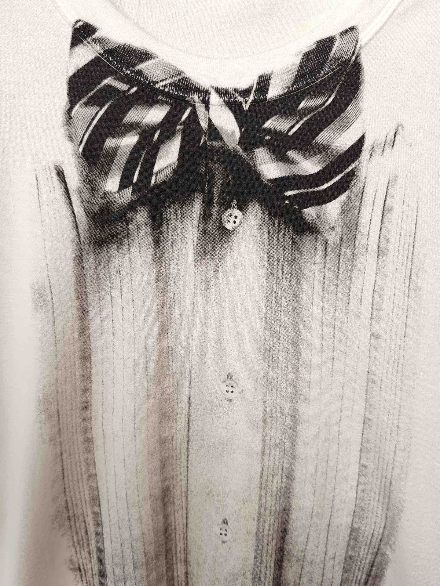 Dolce & Gabbana Dolce & Gabbana Bowtie Graphic T-Shirt Size M Size US M / EU 48-50 / 2 - 6 Thumbnail