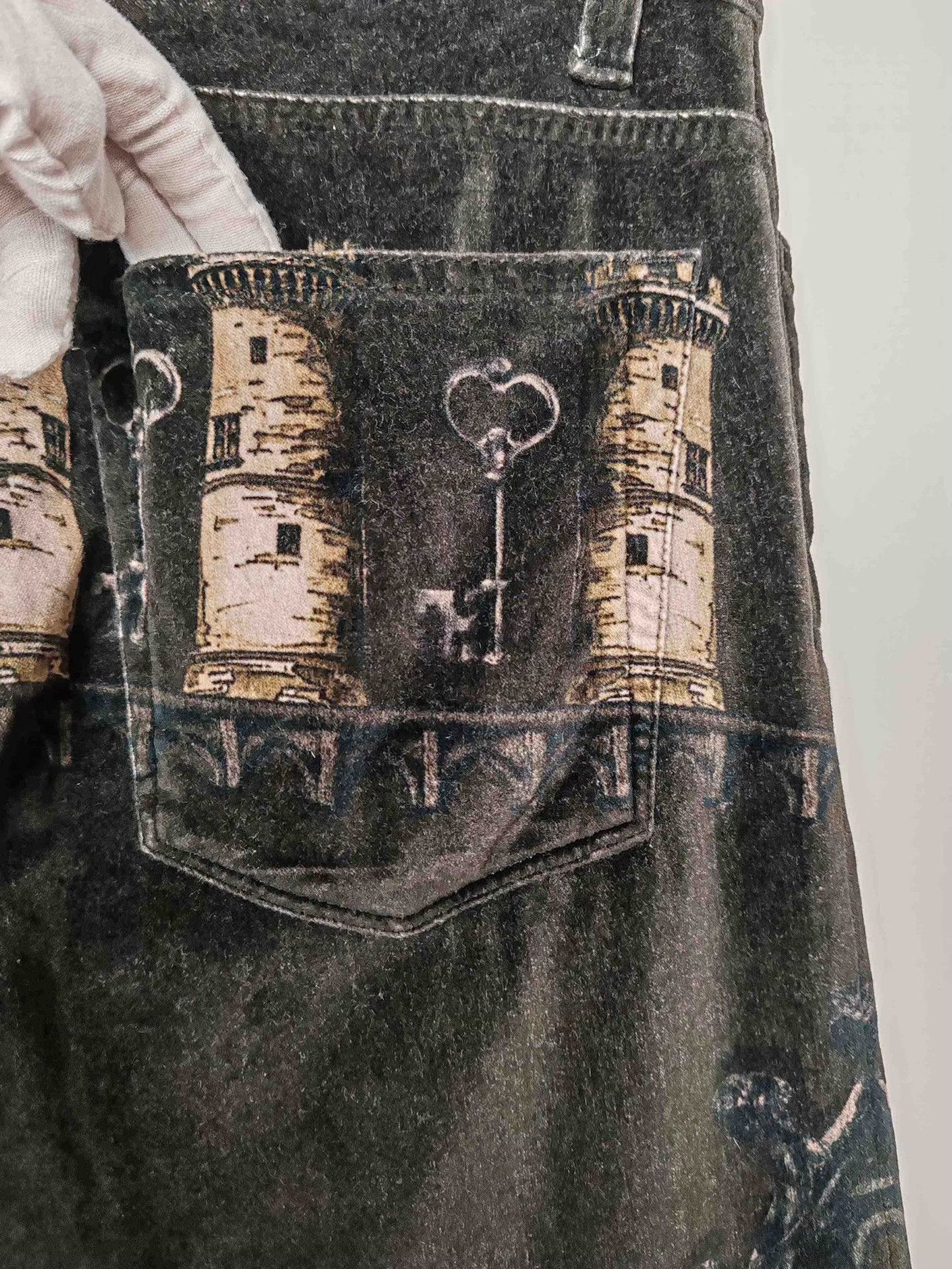 Dolce & Gabbana Dolce & Gabbana Castle Key Print Velvet Pants Size 28 Size US 28 / EU 44 - 7 Thumbnail