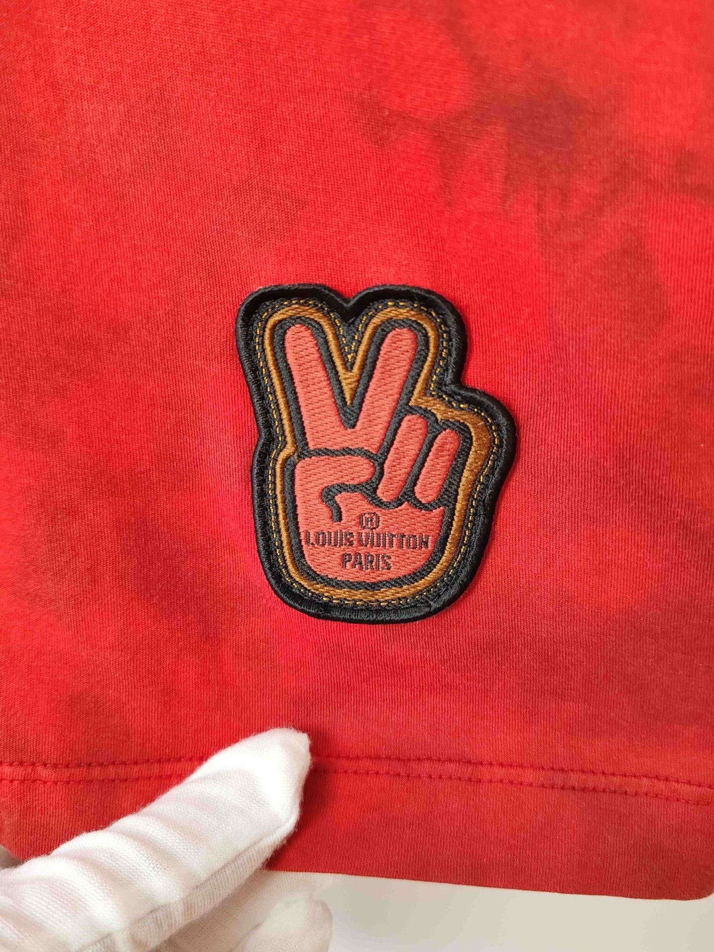 Louis Vuitton Louis Vuitton Peace Hand Tie Dye T-Shirt Size M Size US M / EU 48-50 / 2 - 5 Thumbnail