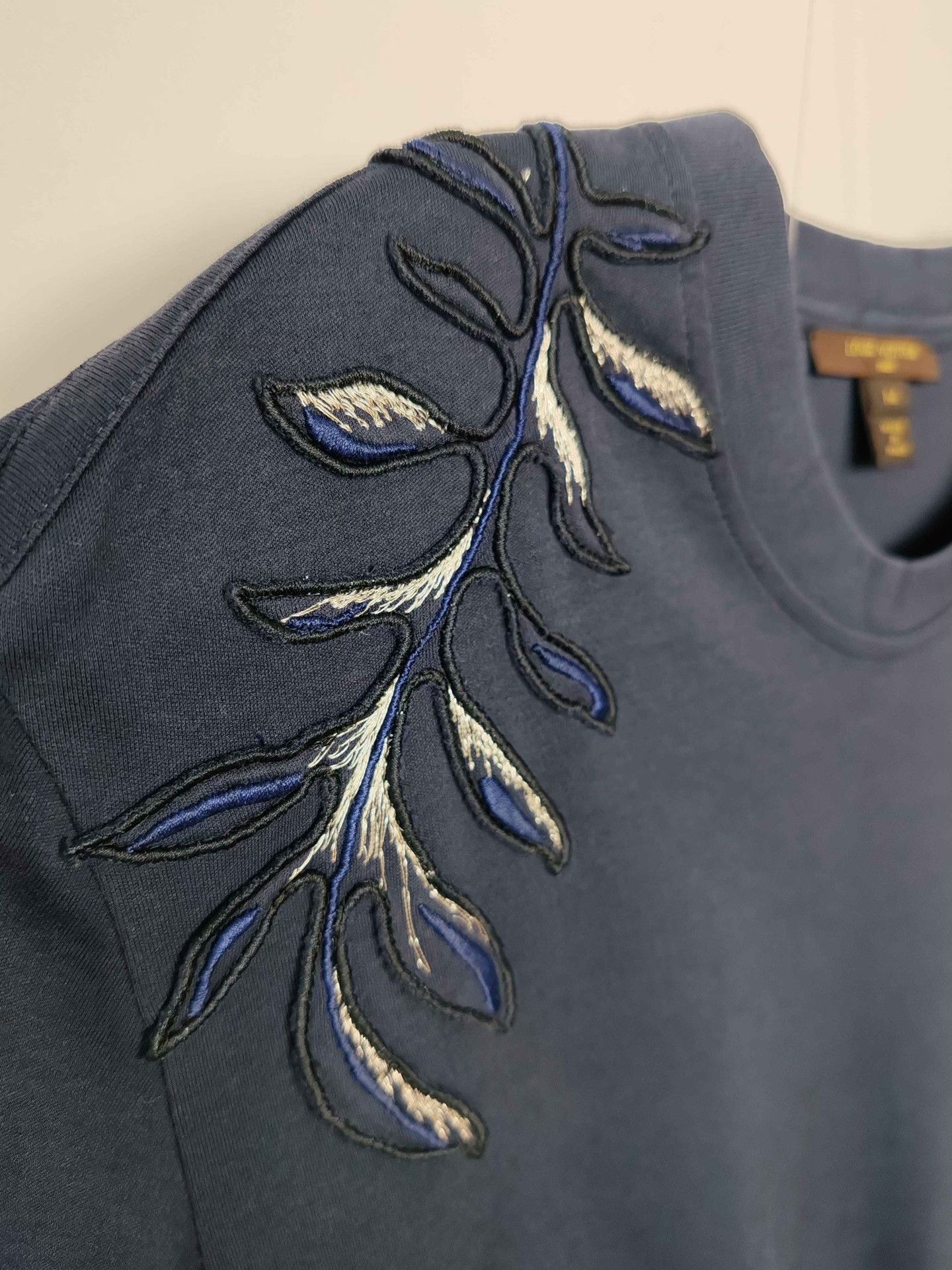 Louis Vuitton Louis Vuitton Navy Leaf Embroidered T-Shirt Size M Size M / US 6-8 / IT 42-44 - 5 Thumbnail