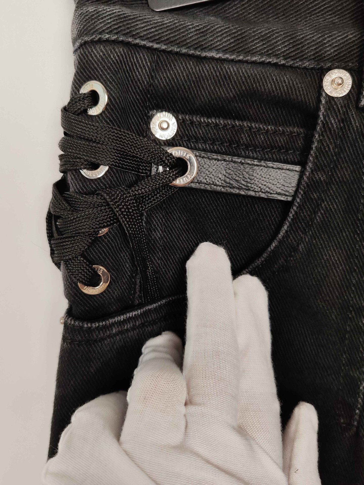 Louis Vuitton Louis Vuitton Lace-Up Detail Jeans Size 38 Size 27" / US 4 / IT 40 - 5 Thumbnail
