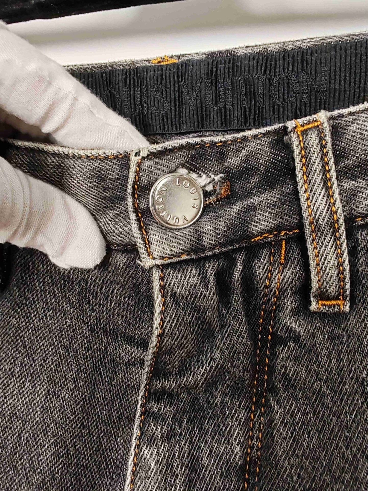 Louis Vuitton Louis Vuitton Logo Patch Jeans Size 28 Size 28" / US 6 / IT 42 - 6 Thumbnail