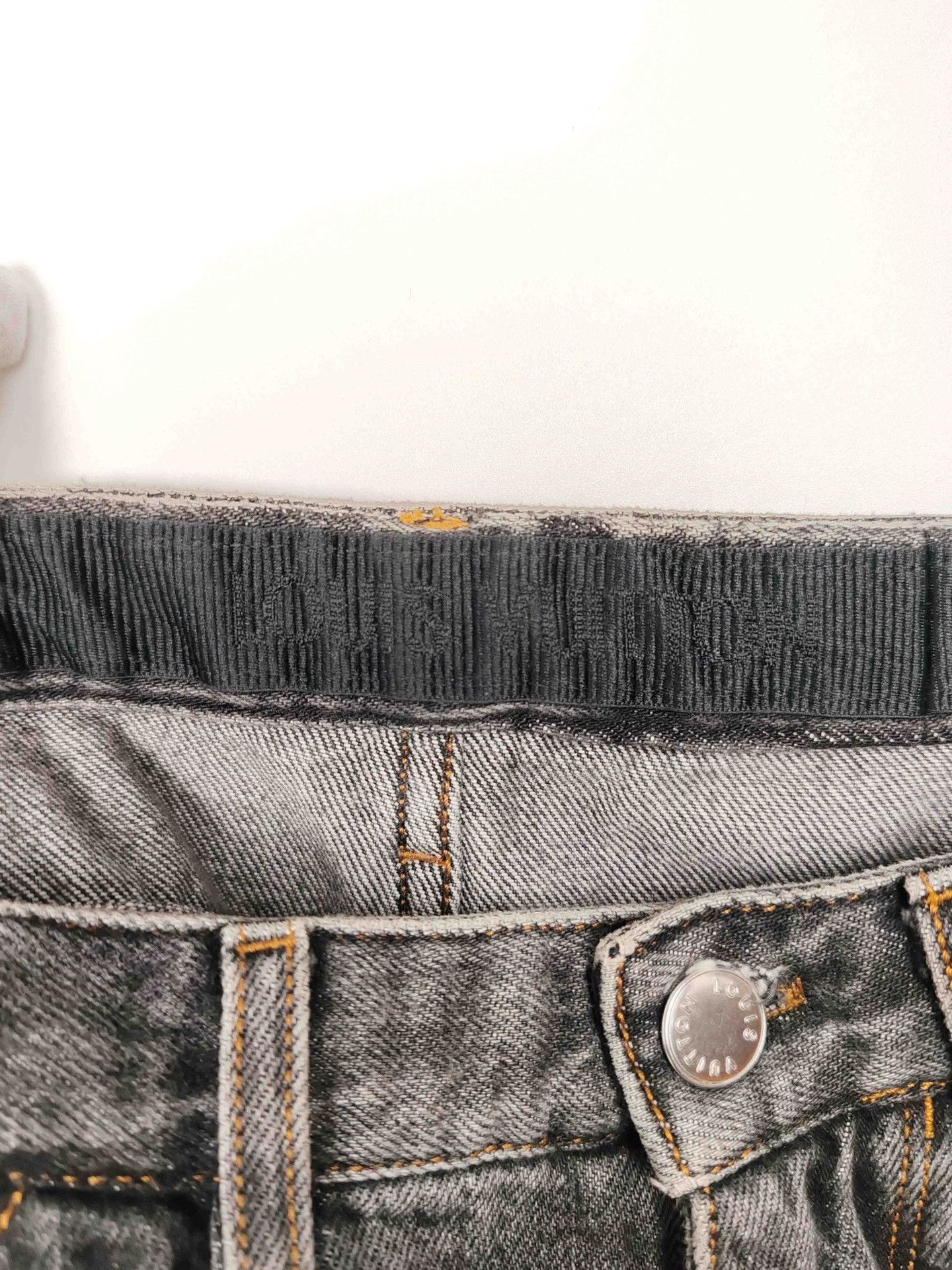 Louis Vuitton Louis Vuitton Logo Patch Jeans Size 28 Size 28" / US 6 / IT 42 - 8 Thumbnail
