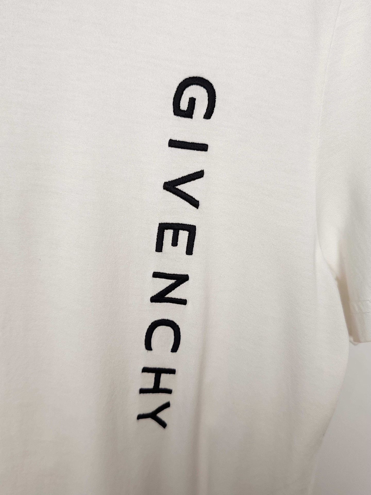 Givenchy Givenchy Vertical Logo T-Shirt Size XS Size US XS / EU 42 / 0 - 5 Thumbnail