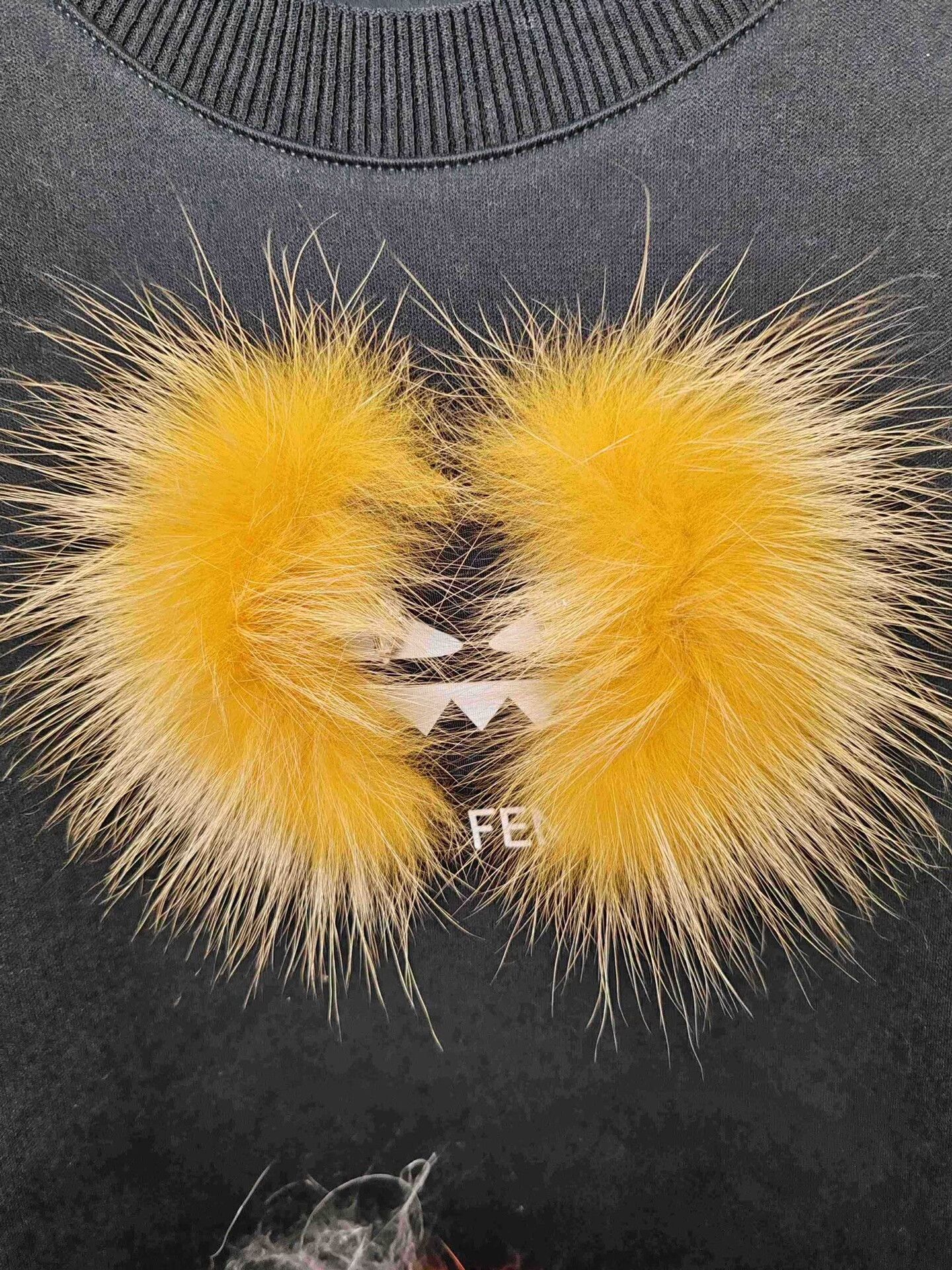 Fendi Fendi Monster Fur Sweatshirt Size 40 Size S / US 4 / IT 40 - 5 Thumbnail