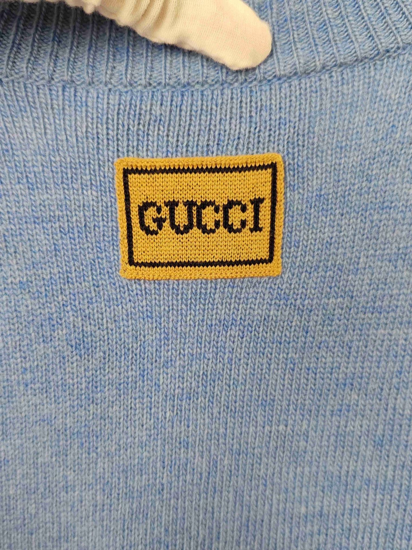 Gucci Gucci Blue Logo Patch V-Neck Sweater Size M Size US M / EU 48-50 / 2 - 5 Thumbnail
