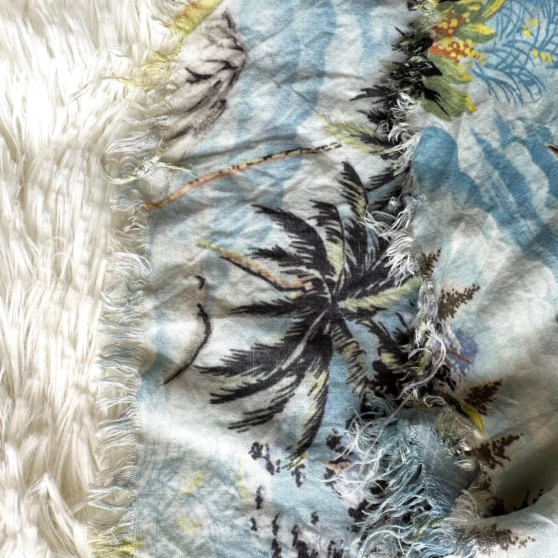 Saint Laurent Paris Saint Laurent Palm Print Button Up Shirt Size 39 Size US M / EU 48-50 / 2 - 4 Thumbnail