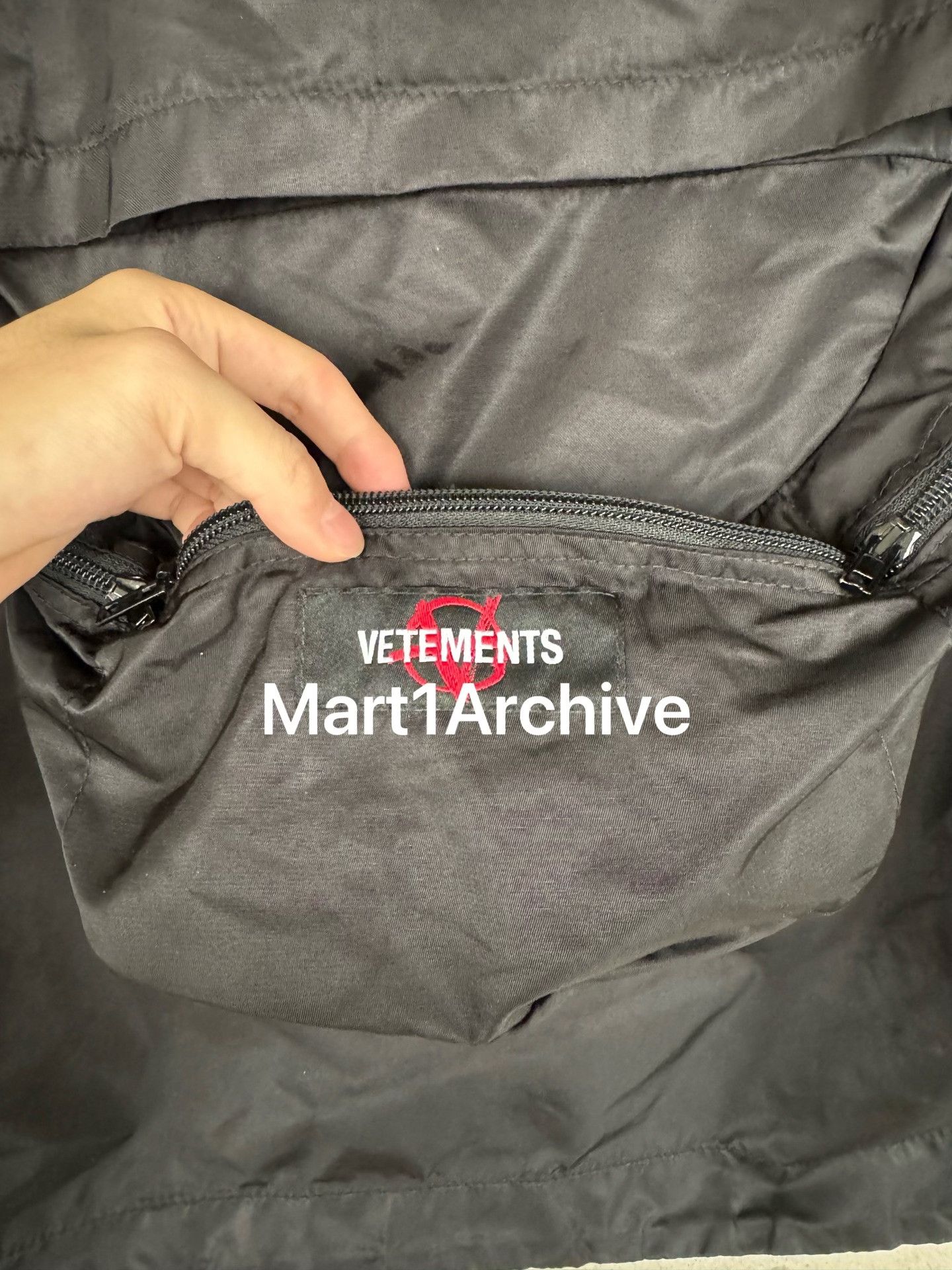 Vetements Vetements Logo Packable Windbreaker Jacket Size M Size US M / EU 48-50 / 2 - 7 Thumbnail