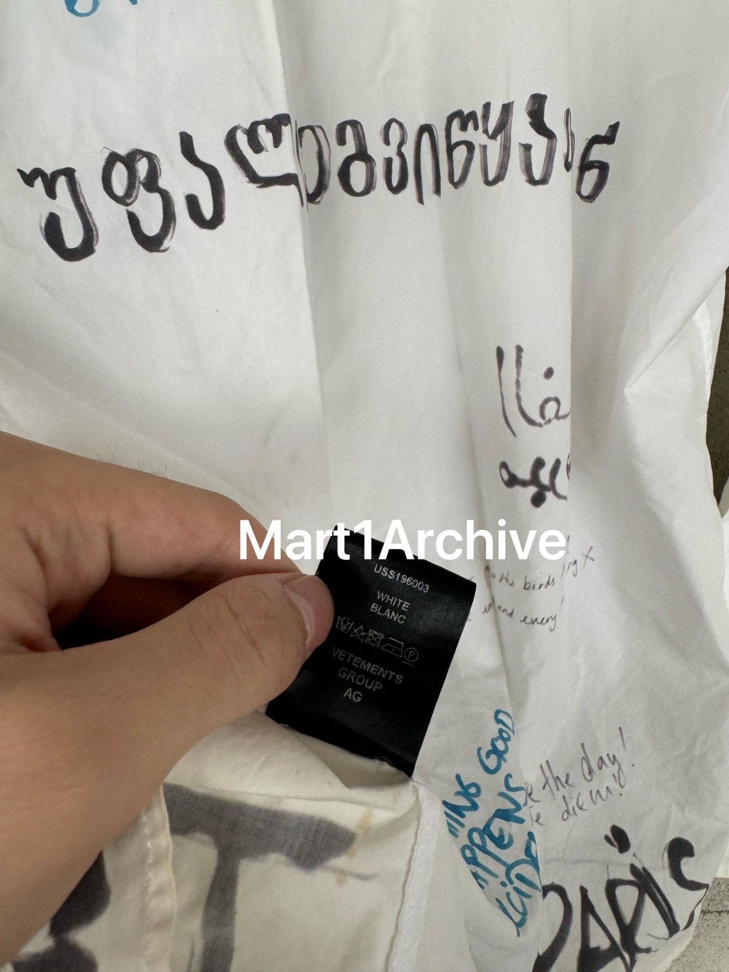 Vetements Vetements Graffiti Print Button Up Shirt Size XS Size US XS / EU 42 / 0 - 10 Thumbnail