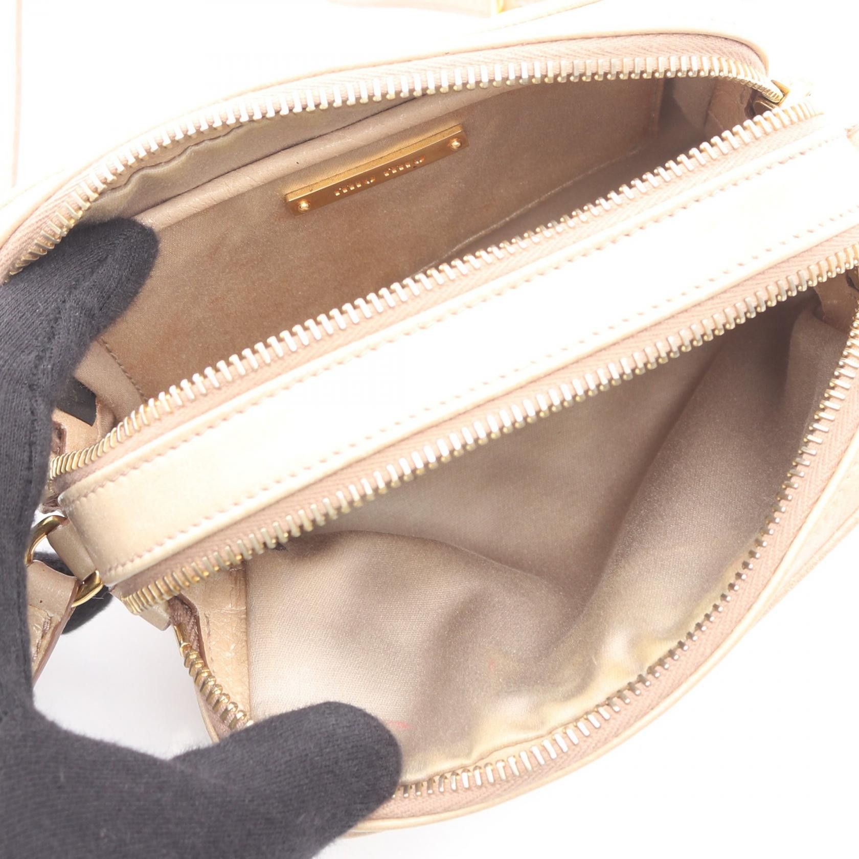 Miu Miu Miu Miu Miu Miu Matelasse Leather Shoulder Bag Leather Shoulder Bag DUTY FREE for USA Size ONE SIZE - 3 Thumbnail