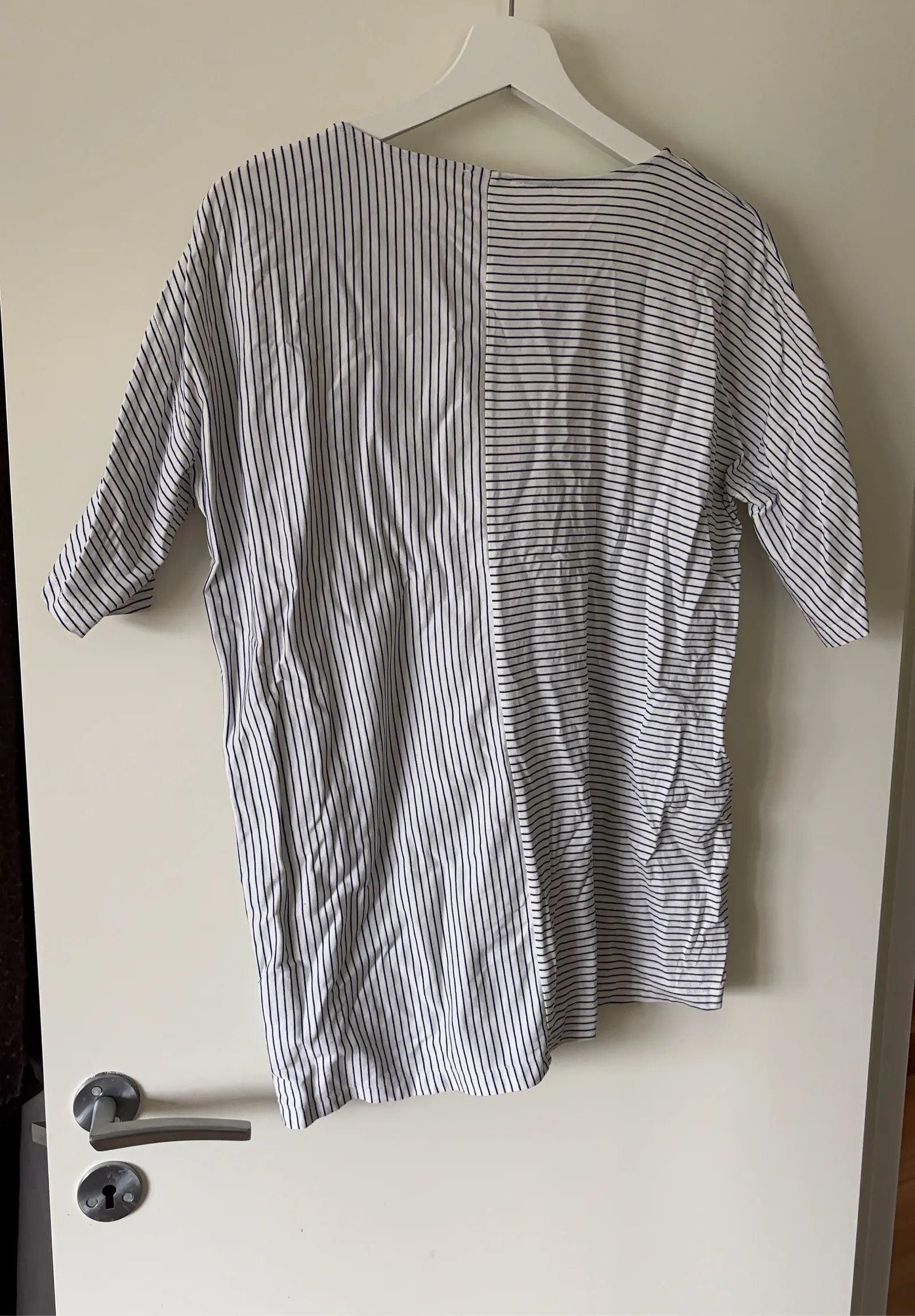 Cos Cos Short Sleeve T-shirt Size M / US 6-8 / IT 42-44 - 4 Thumbnail