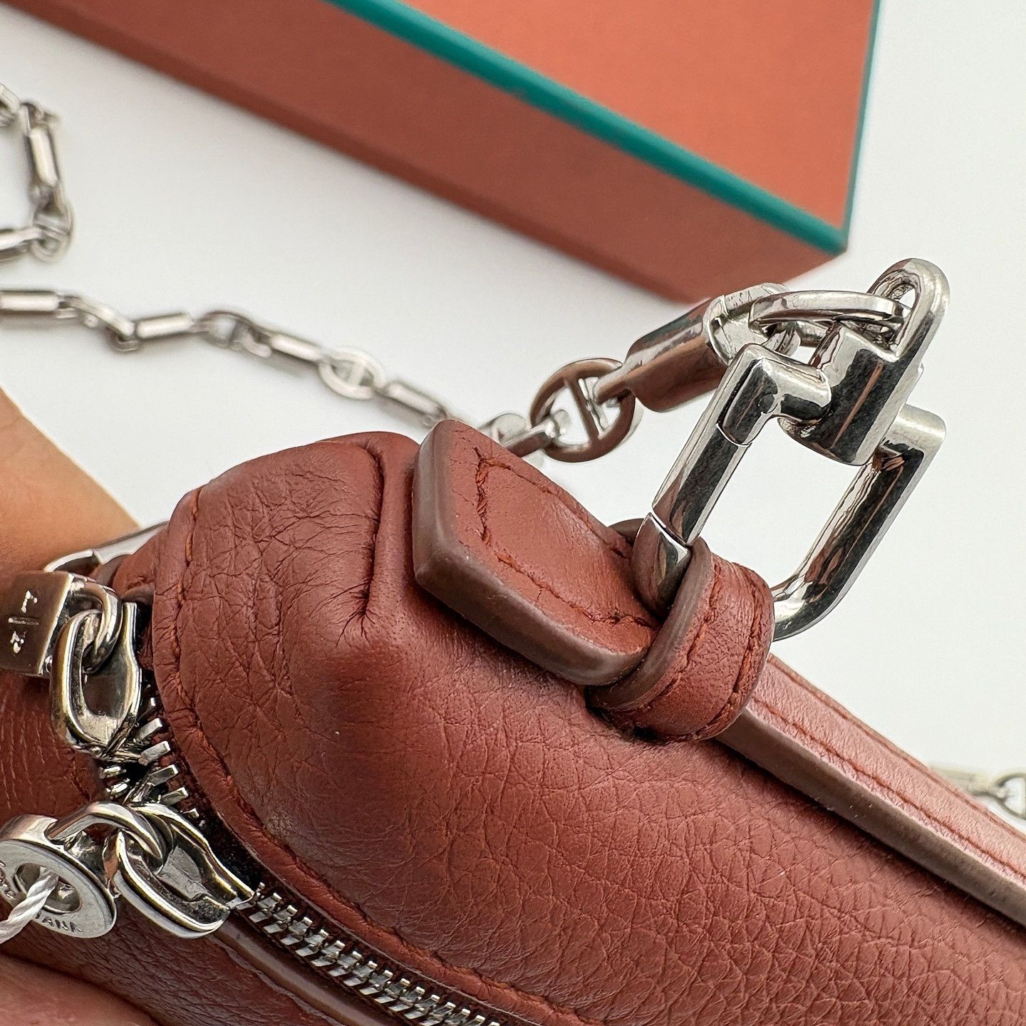 Loro Piana Loro Piana Leather Chain Crossbody Bag ONE SIZE Size ONE SIZE - 11 Thumbnail