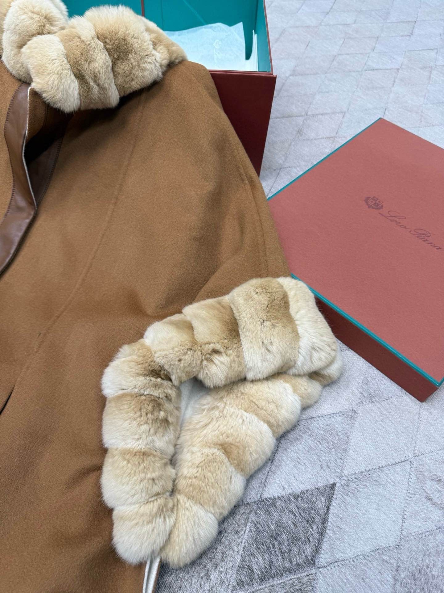 Loro Piana Loro Piana Vicuña & Baby Cashmere Fur Cape Size One Size Size ONE SIZE - 5 Thumbnail