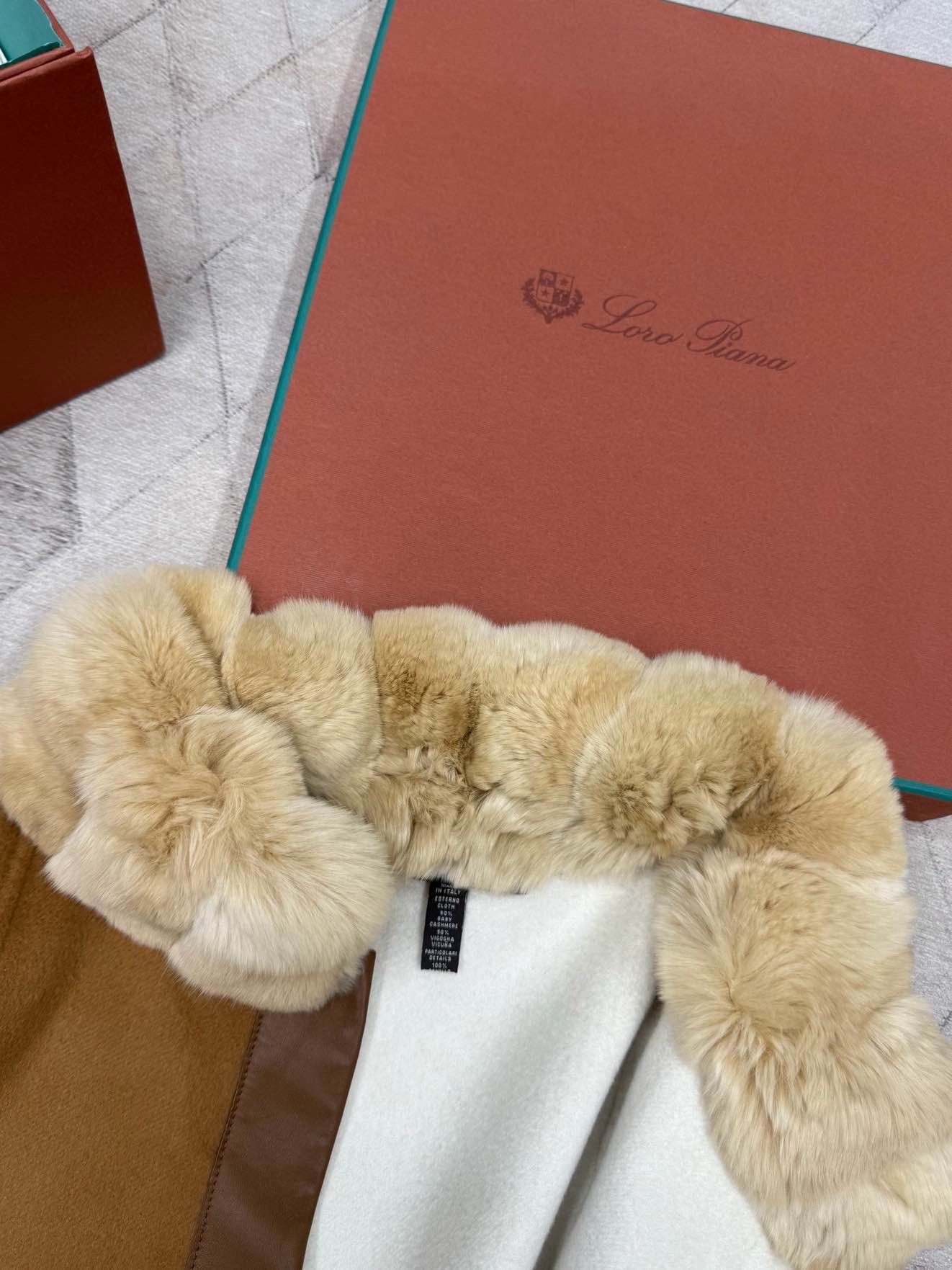 Loro Piana Loro Piana Vicuña & Baby Cashmere Fur Cape Size One Size Size ONE SIZE - 6 Thumbnail