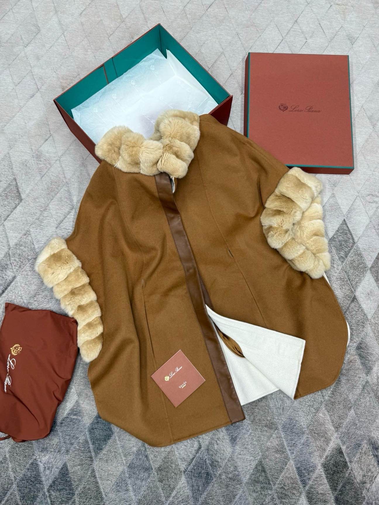 Loro Piana Loro Piana Vicuña & Baby Cashmere Fur Cape Size One Size Size ONE SIZE - 7 Thumbnail