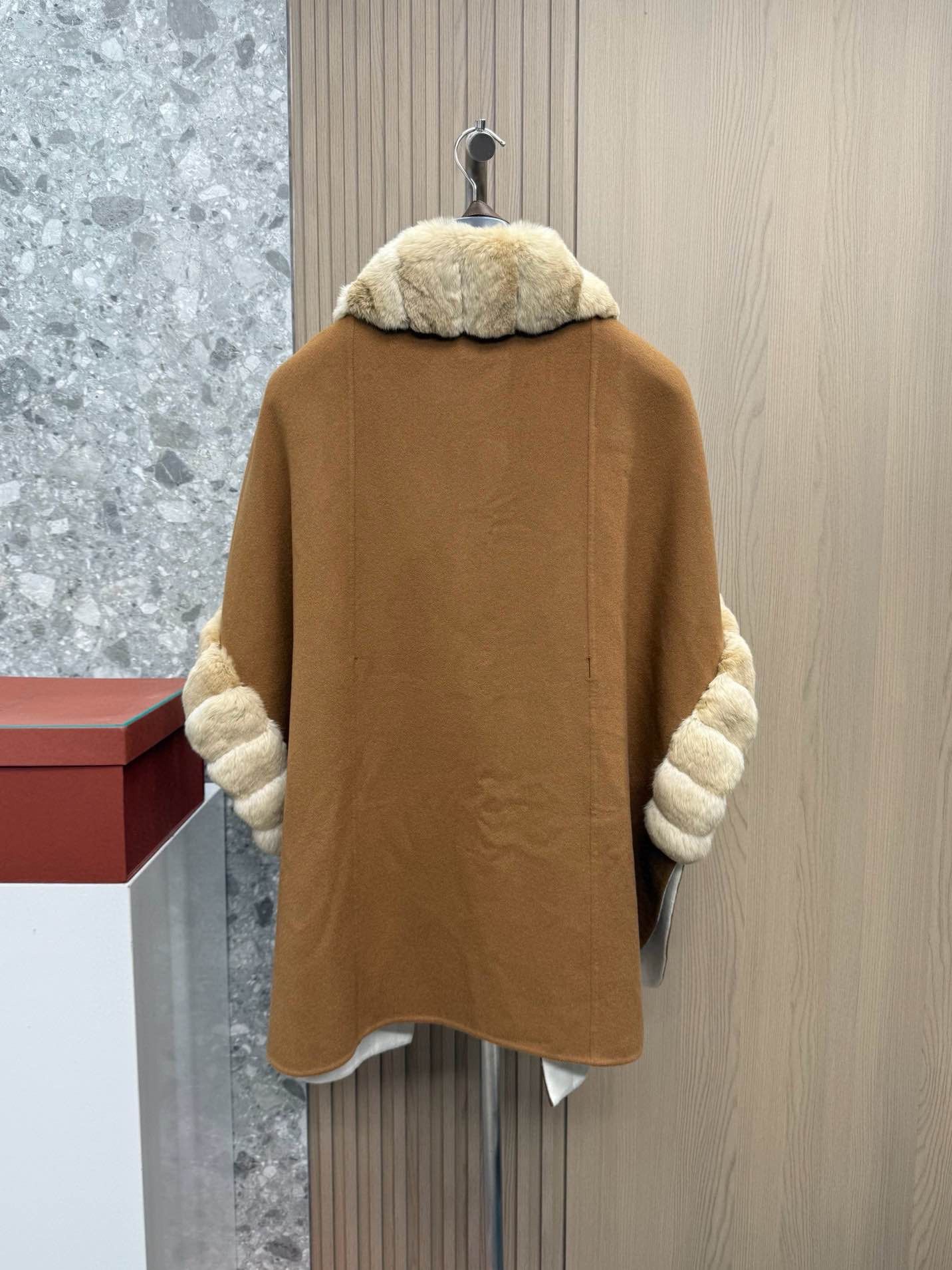 Loro Piana Loro Piana Vicuña & Baby Cashmere Fur Cape Size One Size Size ONE SIZE - 2 Thumbnail
