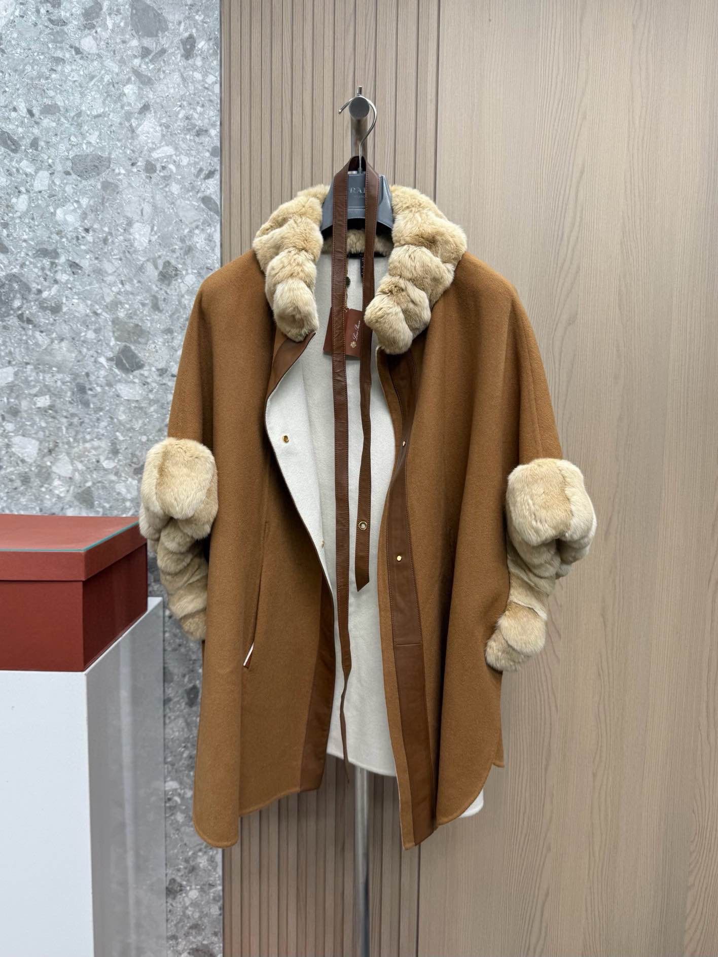 Loro Piana Loro Piana Vicuña & Baby Cashmere Fur Cape Size One Size Size ONE SIZE - 8 Thumbnail