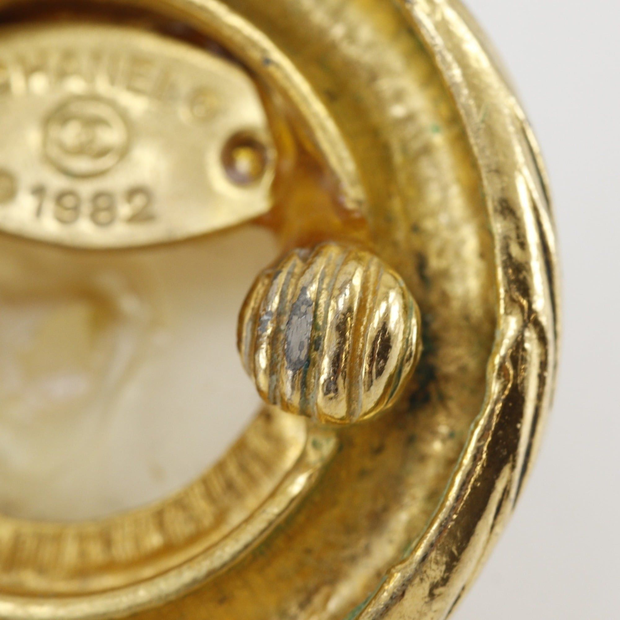 Chanel Chanel earrings, gold plated with faux pearls, approximately 24.6g, women's. Size ONE SIZE - 8 Thumbnail