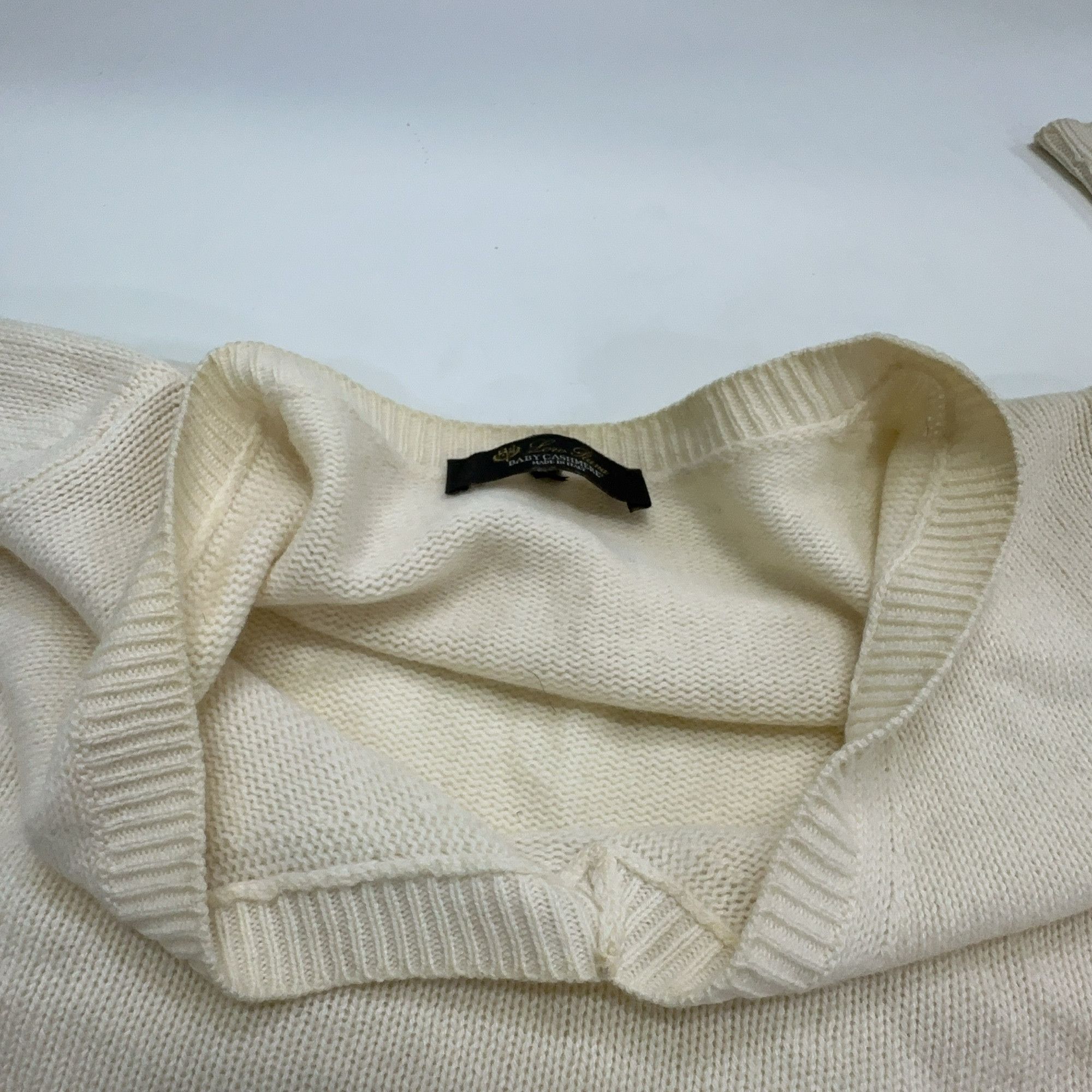 Loro Piana Loro Piana Baby Cashmere V-Neck Sweater Size 42 Size M / US 6-8 / IT 42-44 - 6 Thumbnail