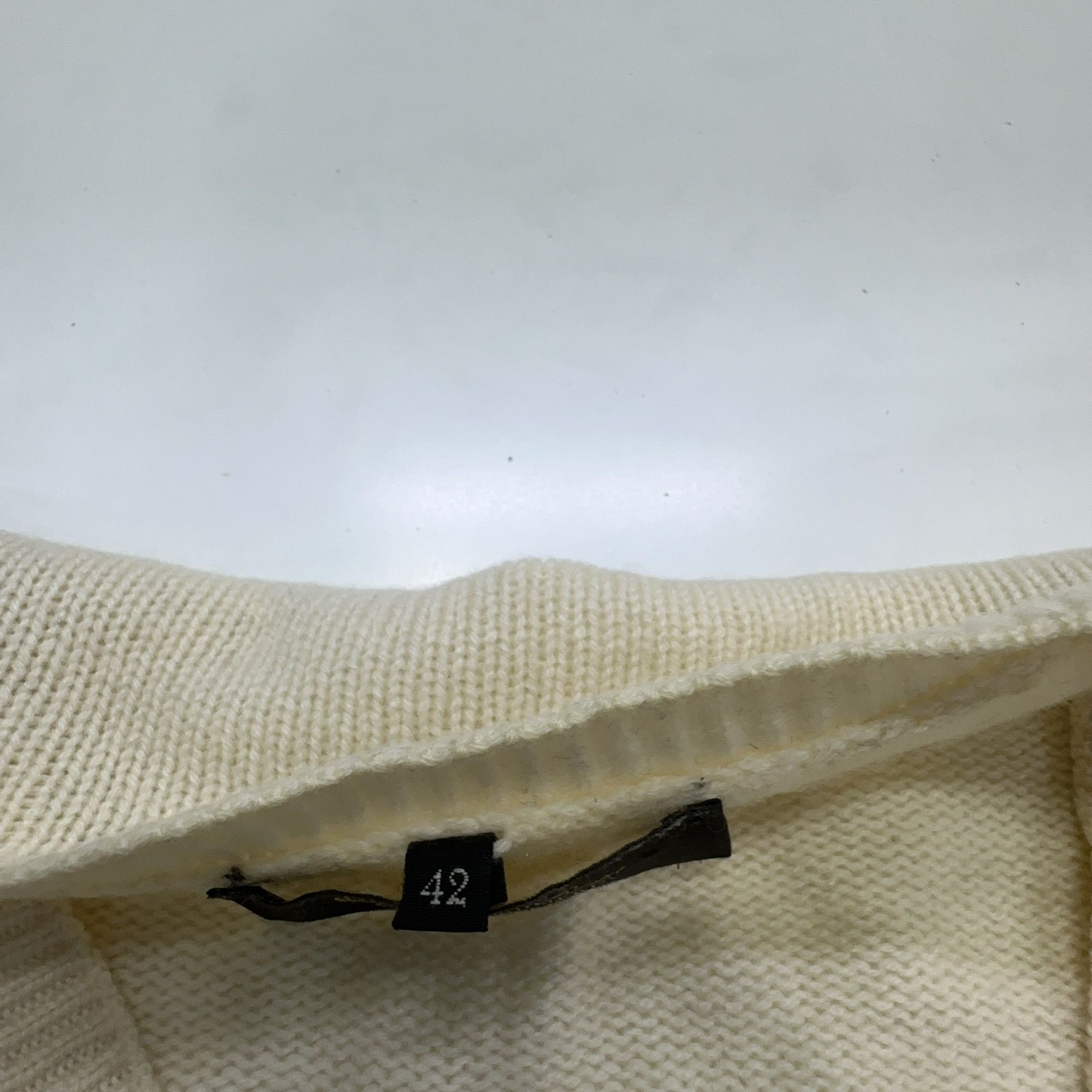 Loro Piana Loro Piana Baby Cashmere V-Neck Sweater Size 42 Size M / US 6-8 / IT 42-44 - 4 Thumbnail