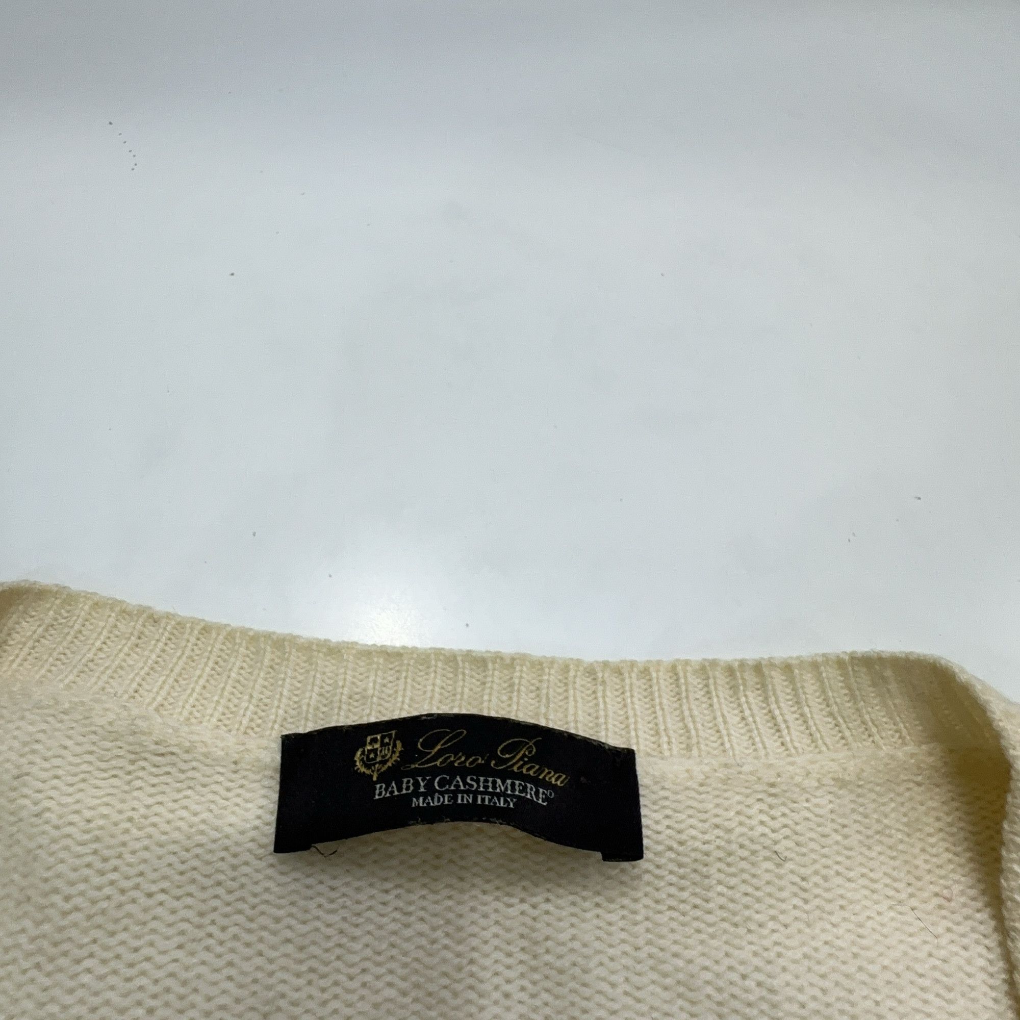 Loro Piana Loro Piana Baby Cashmere V-Neck Sweater Size 42 Size M / US 6-8 / IT 42-44 - 3 Thumbnail