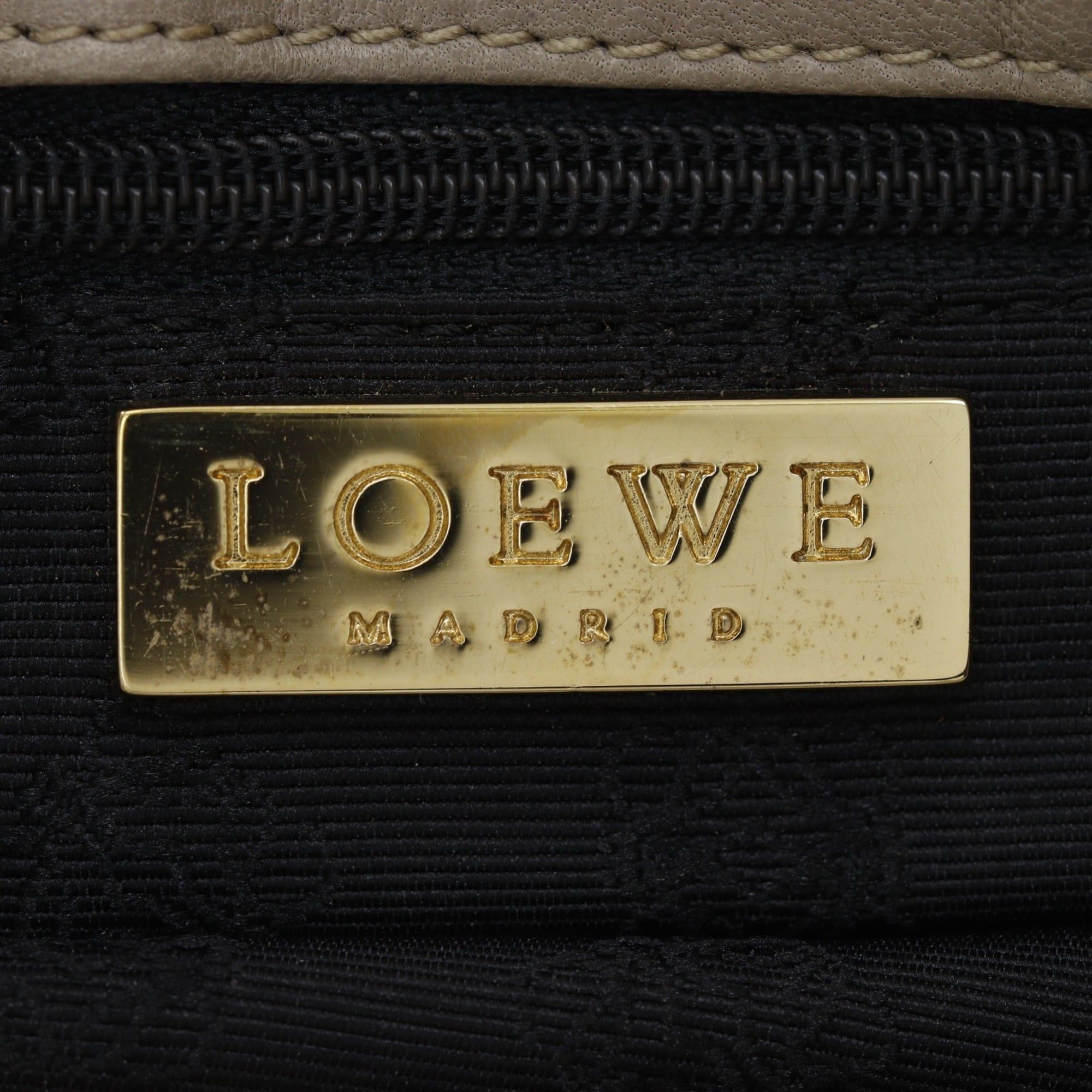 Loewe Loewe Shoulder Bag, Lambskin, Beige, A5 Size, Women's Size ONE SIZE - 18 Thumbnail