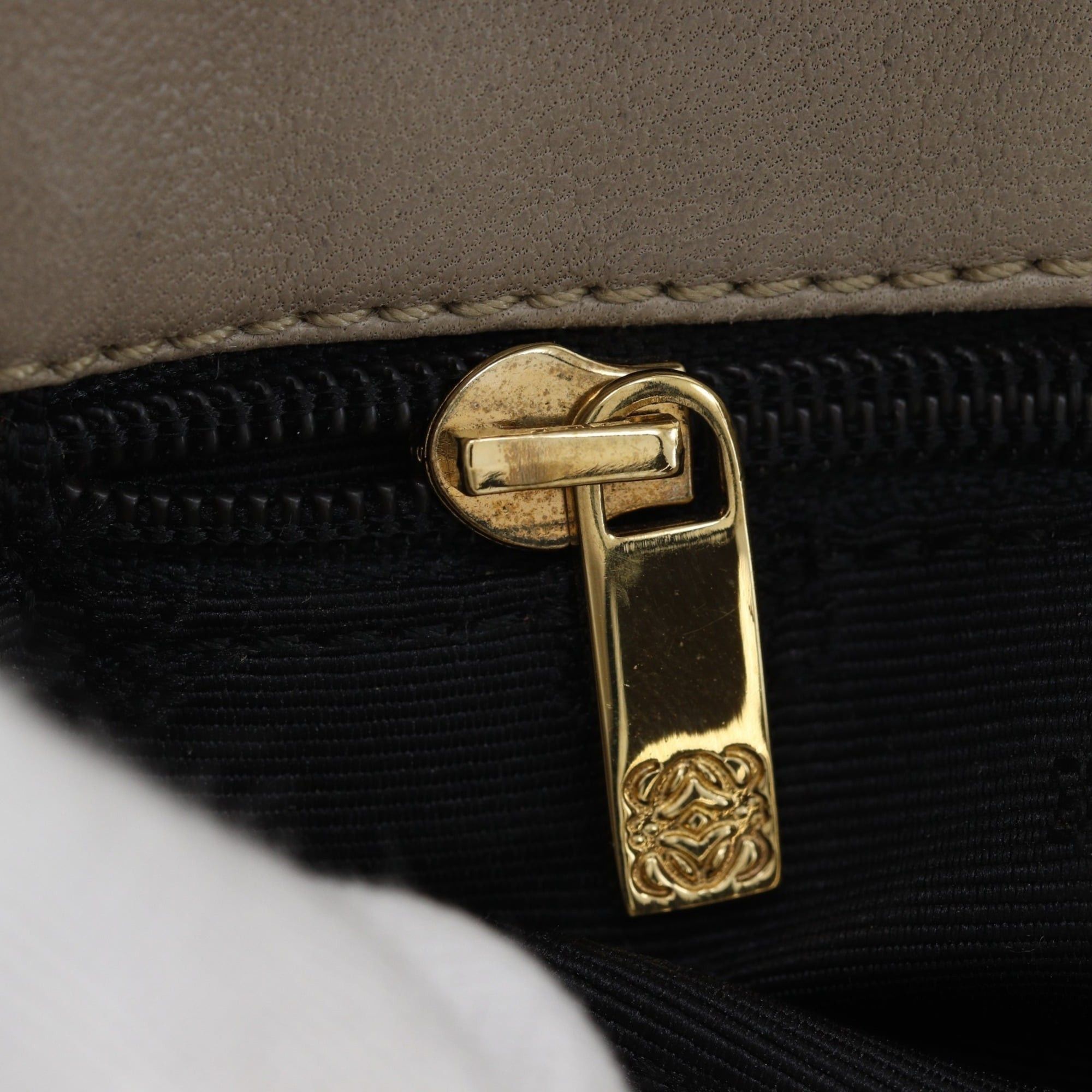 Loewe Loewe Shoulder Bag, Lambskin, Beige, A5 Size, Women's Size ONE SIZE - 17 Thumbnail