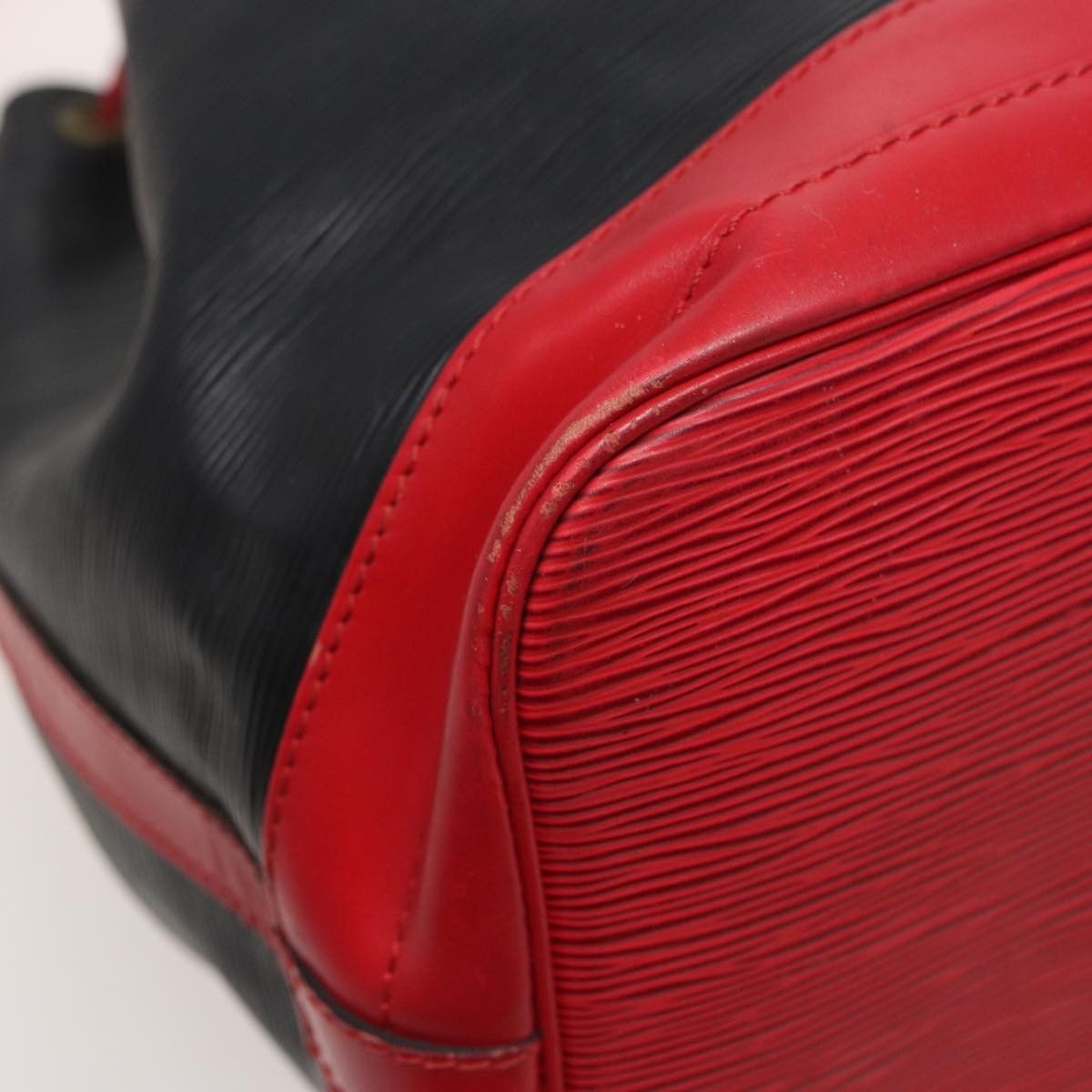 Louis Vuitton Louis Vuitton Bicolor Noe Epi Leather Size ONE SIZE - 9 Thumbnail