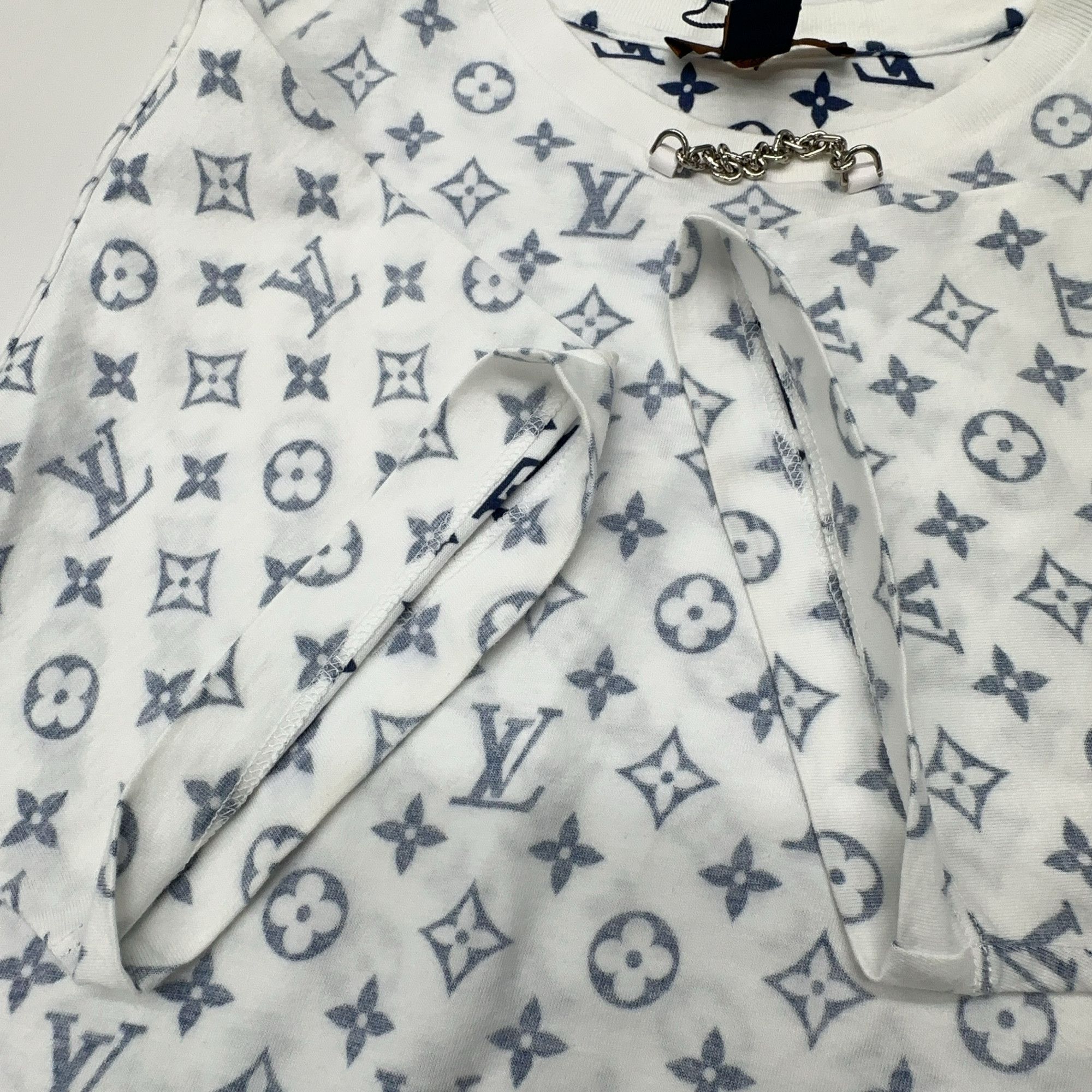 Louis Vuitton Louis Vuitton Monogram Chain T-Shirt Size L Size US L / EU 52-54 / 3 - 8 Thumbnail