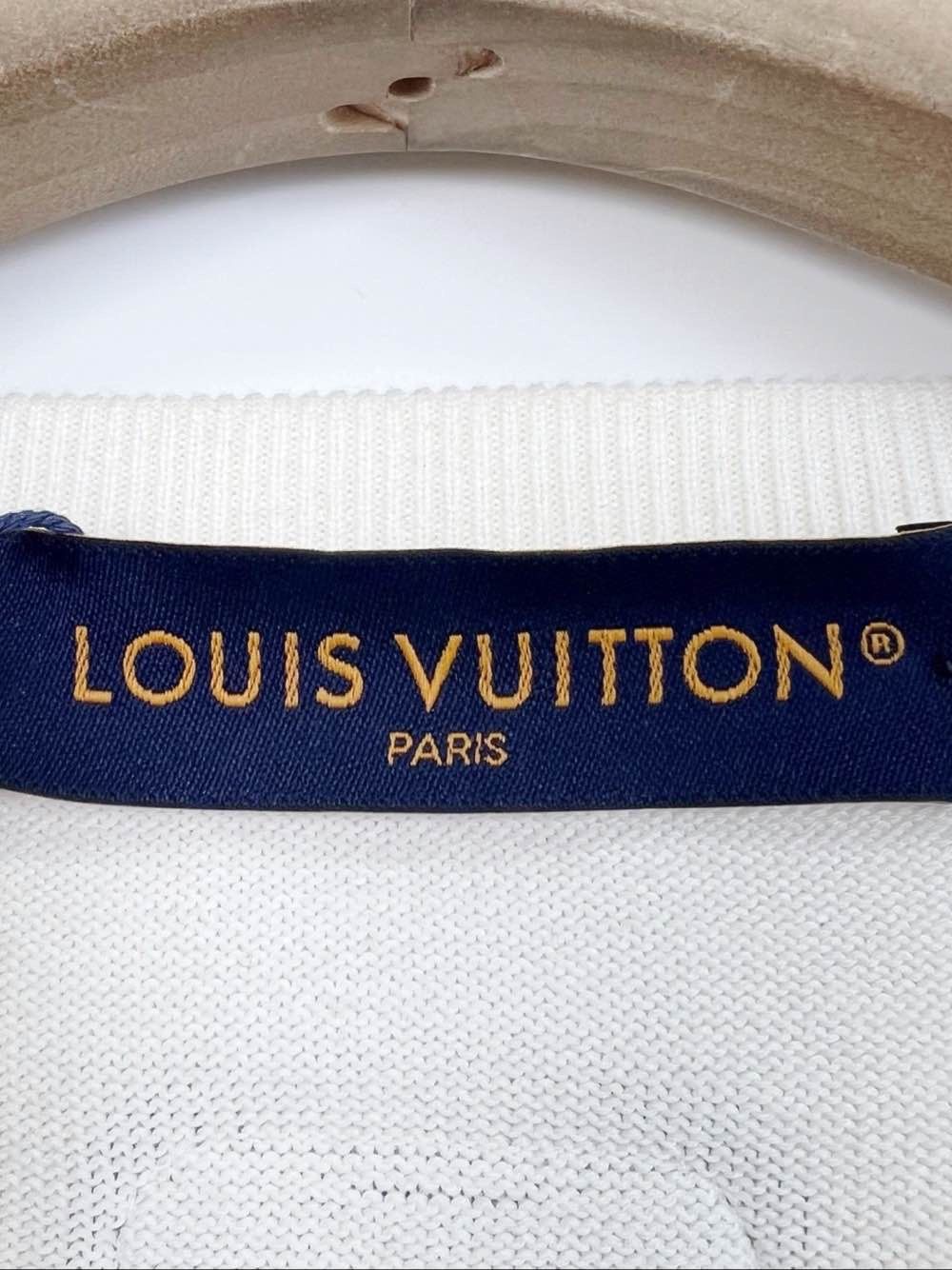 Louis Vuitton Louis Vuitton Logo Patch T-Shirt Size XL Size US XL / EU 56 / 4 - 3 Thumbnail