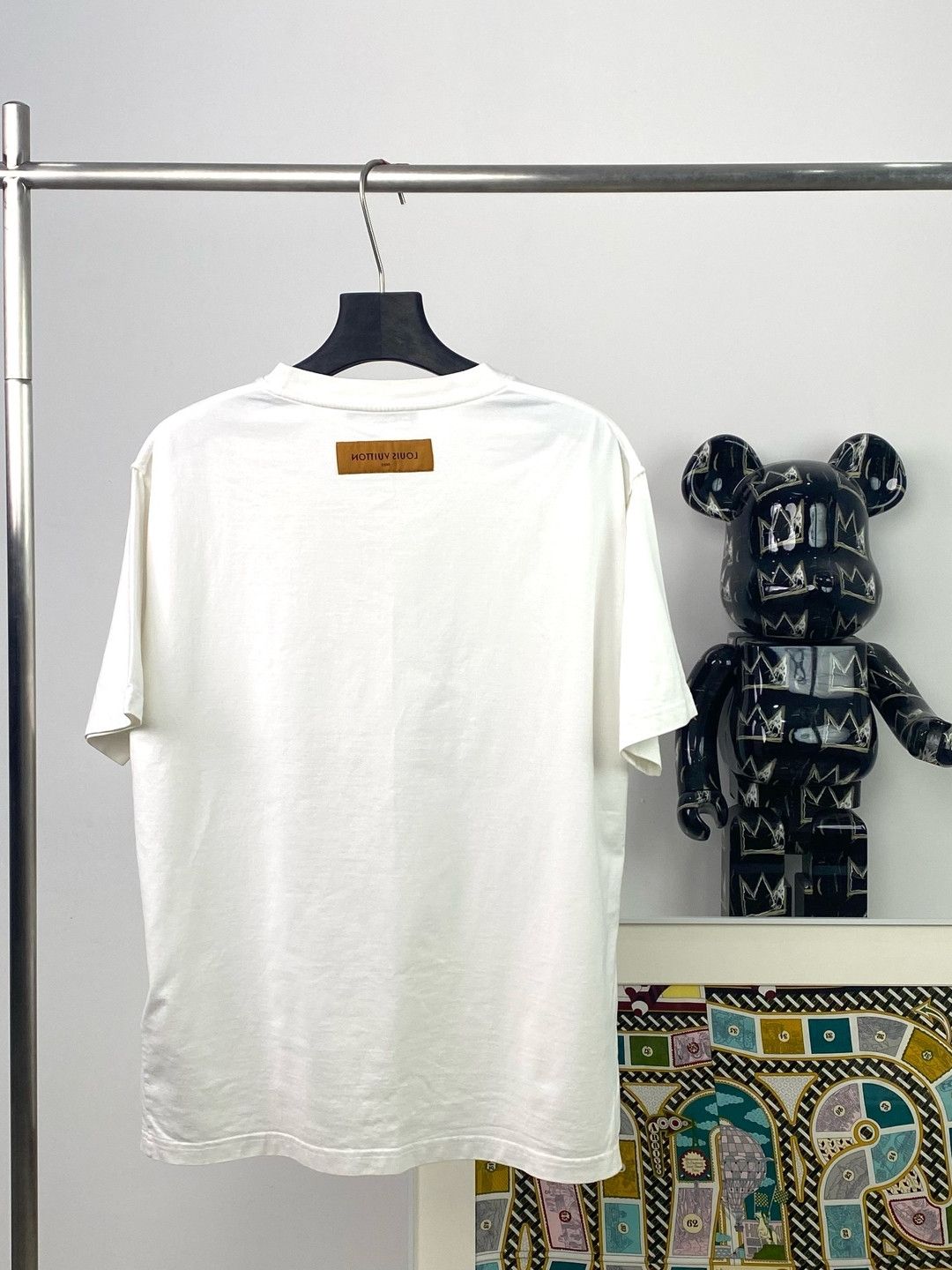 Louis Vuitton Louis Vuitton Logo Embossed T-Shirt Size XL Size US XL / EU 56 / 4 - 2 Thumbnail