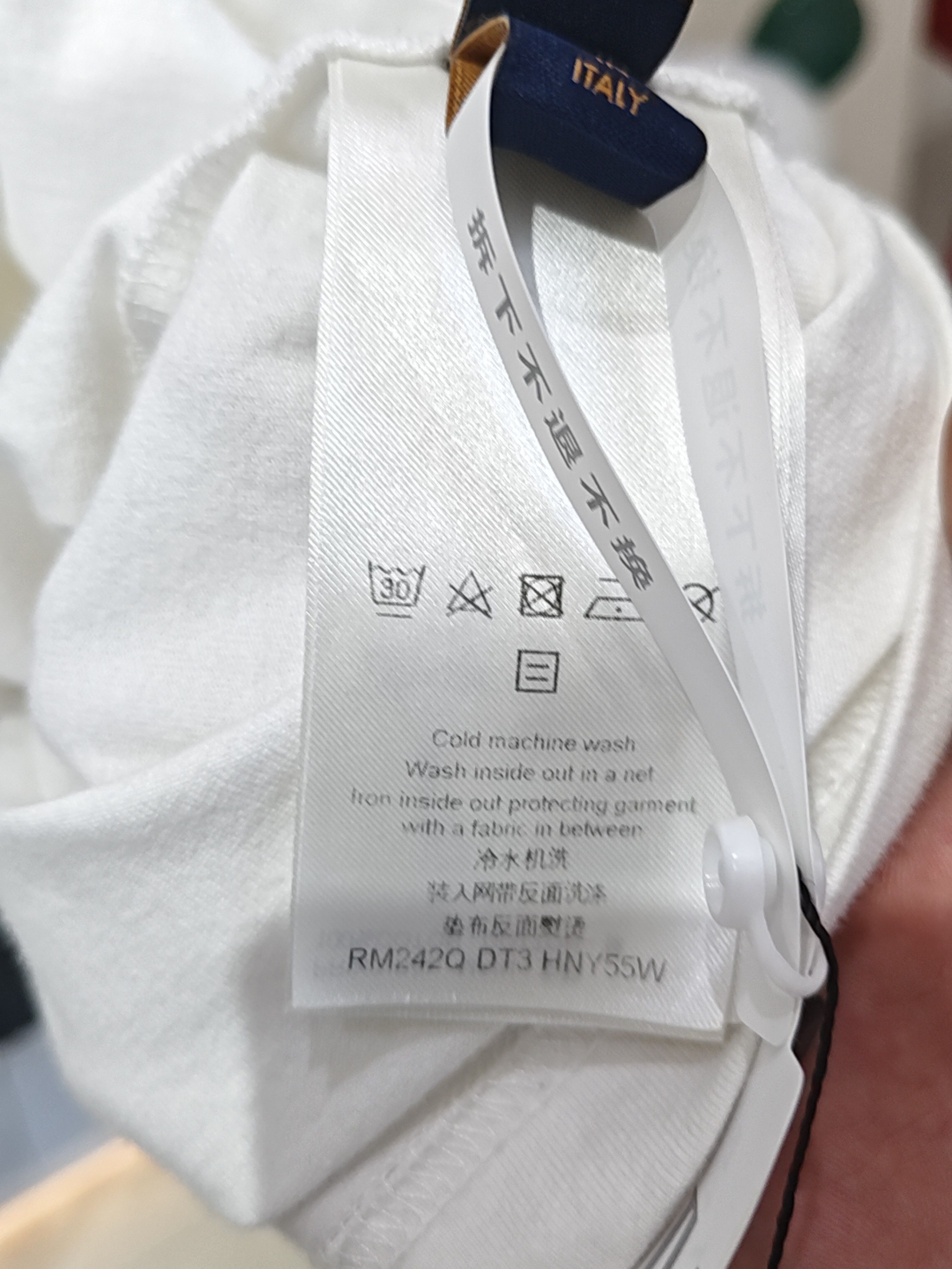 Louis Vuitton Louis Vuitton Logo Embossed T-Shirt Size XL Size US XL / EU 56 / 4 - 4 Thumbnail