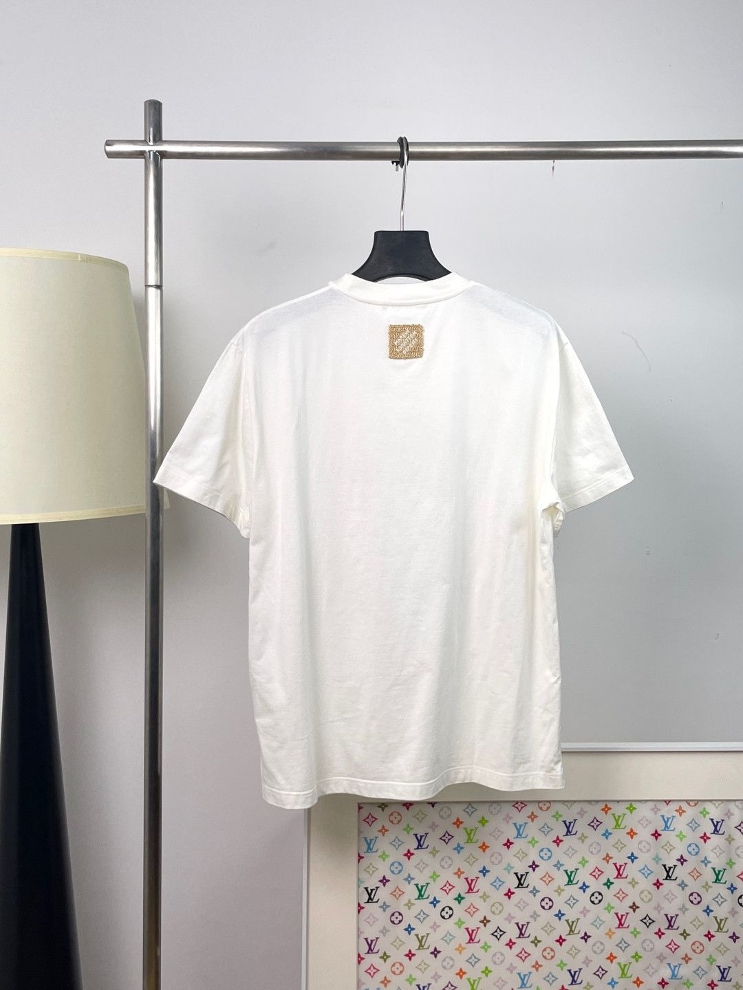 Louis Vuitton Louis Vuitton Gold Logo T-Shirt Size L Size US L / EU 52-54 / 3 - 2 Thumbnail