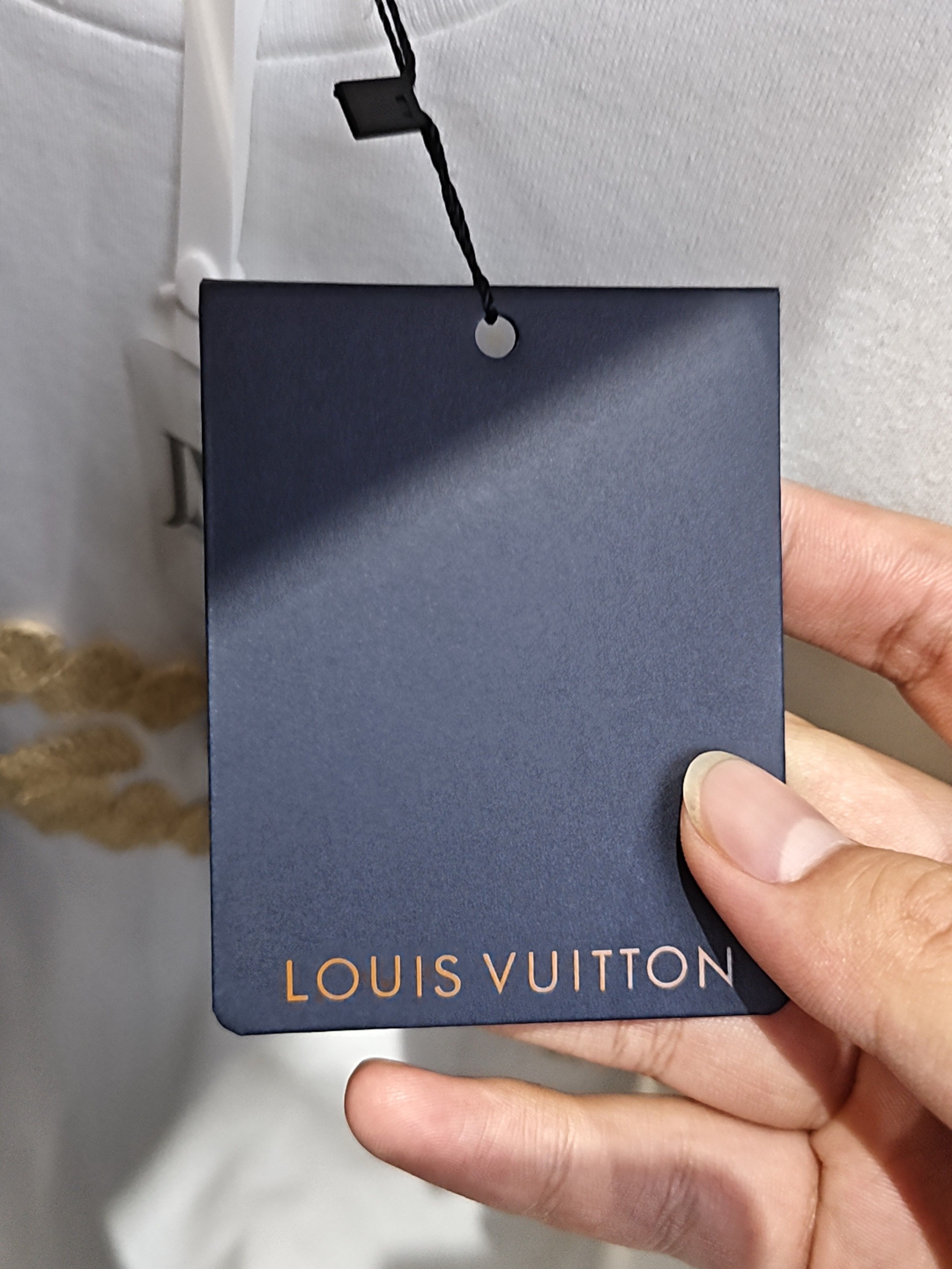 Louis Vuitton Louis Vuitton Gold Logo T-Shirt Size L Size US L / EU 52-54 / 3 - 5 Thumbnail