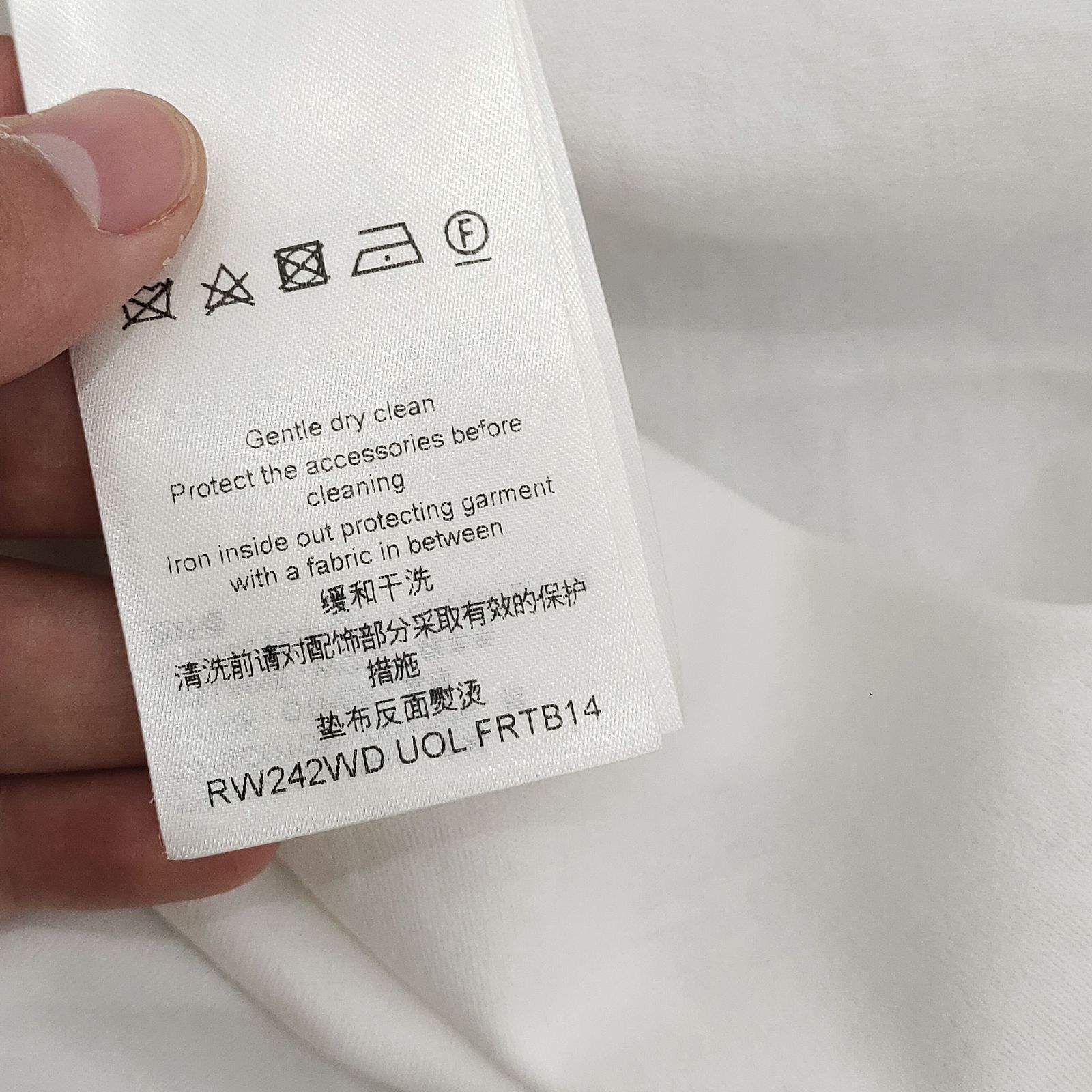 Louis Vuitton Louis Vuitton Pegasus Patch T-Shirt Size L Size L / US 10 / IT 46 - 8 Thumbnail