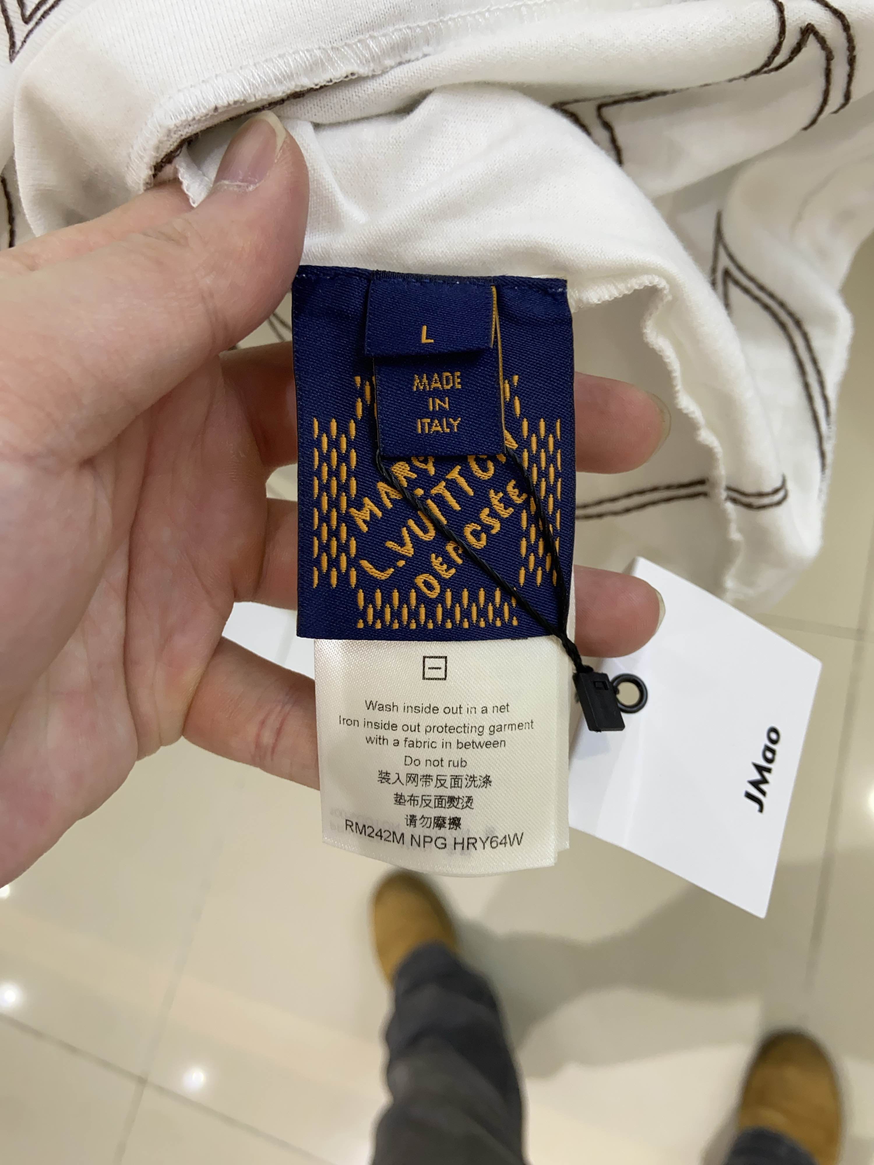 Louis Vuitton Louis Vuitton Logo Embroidery T-Shirt Size L Size US L / EU 52-54 / 3 - 4 Thumbnail