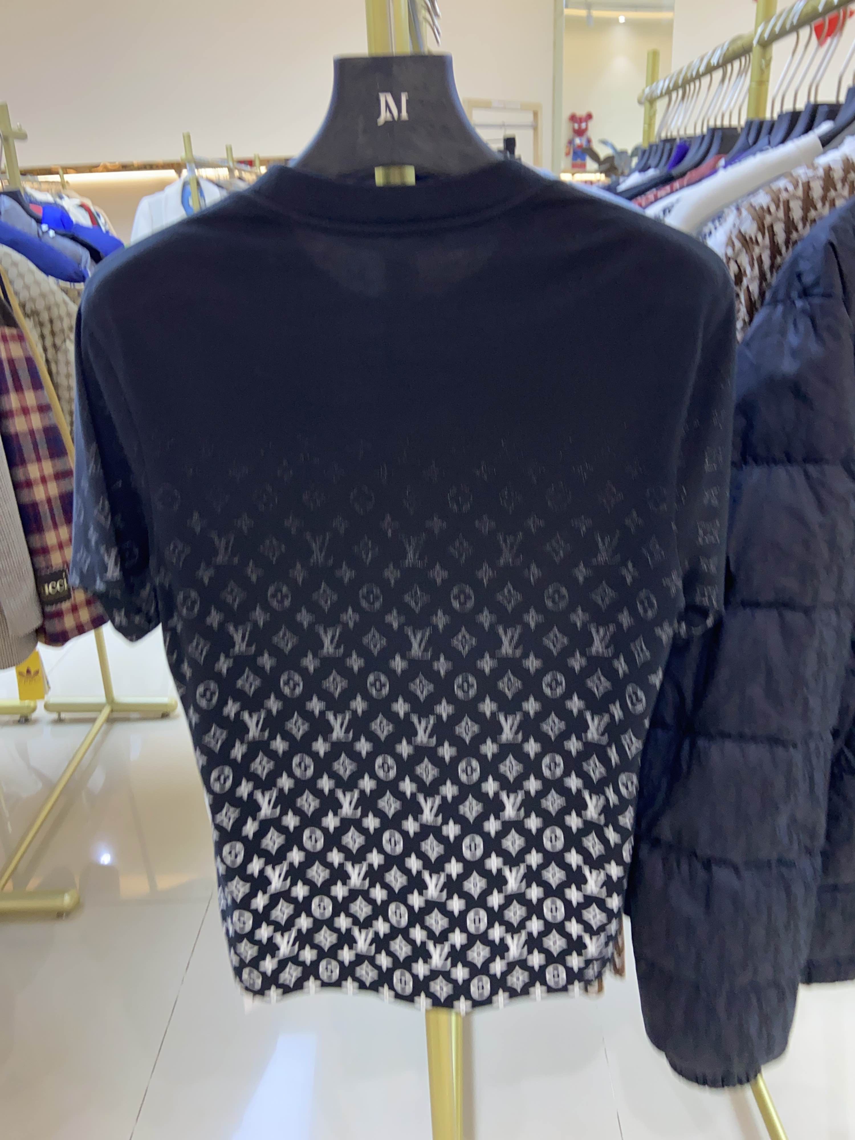 Louis Vuitton Louis Vuitton Gradient Monogram T-Shirt Size M Size US M / EU 48-50 / 2 - 2 Thumbnail