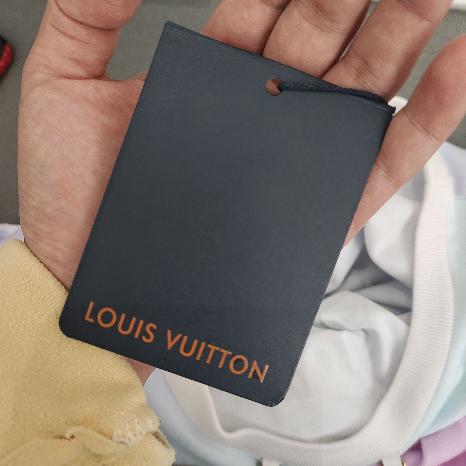Louis Vuitton Louis Vuitton Ombre Logo Short Sleeve T-Shirt Size M Size M / US 6-8 / IT 42-44 - 9 Thumbnail
