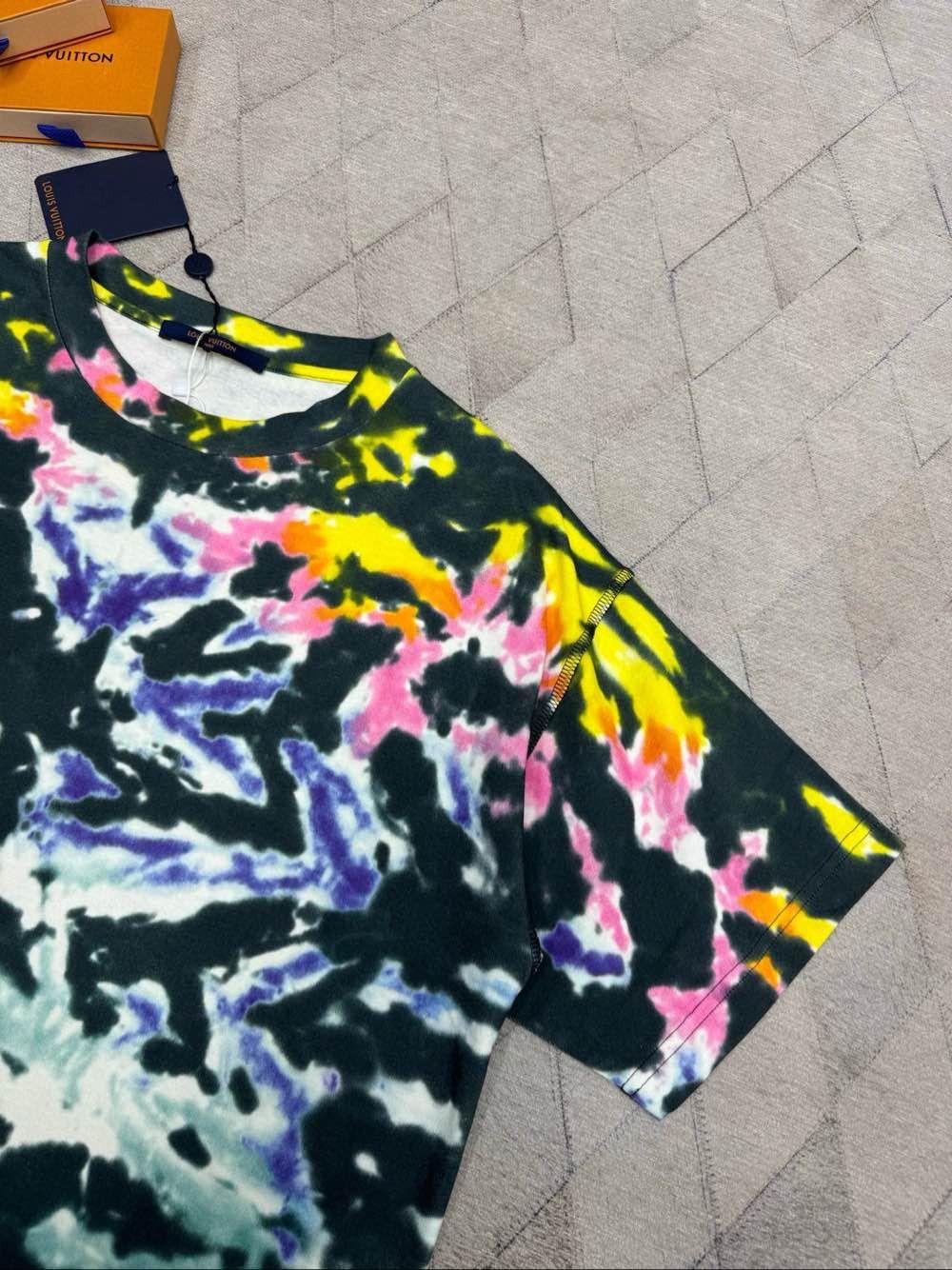 Louis Vuitton Louis Vuitton Tie-Dye T-Shirt Size L Size US L / EU 52-54 / 3 - 5 Thumbnail