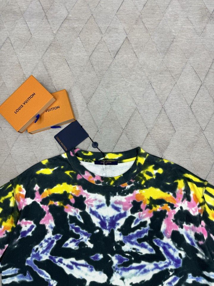 Louis Vuitton Louis Vuitton Tie-Dye Short Sleeve T-Shirt Size M Size US M / EU 48-50 / 2 - 6 Thumbnail